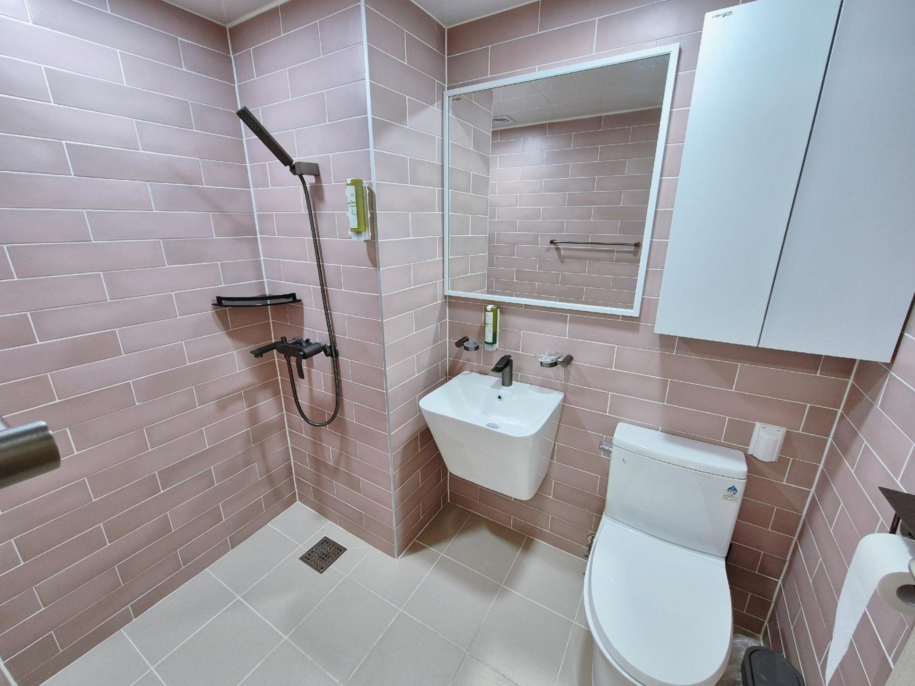Standard Twin Room with Sea View - Photo 12