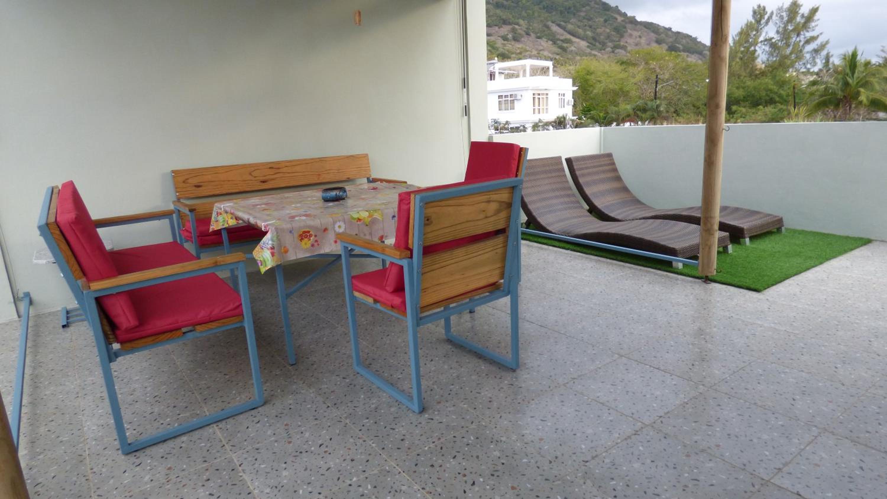Two-Bedroom Apartment with Mountain View photo 2