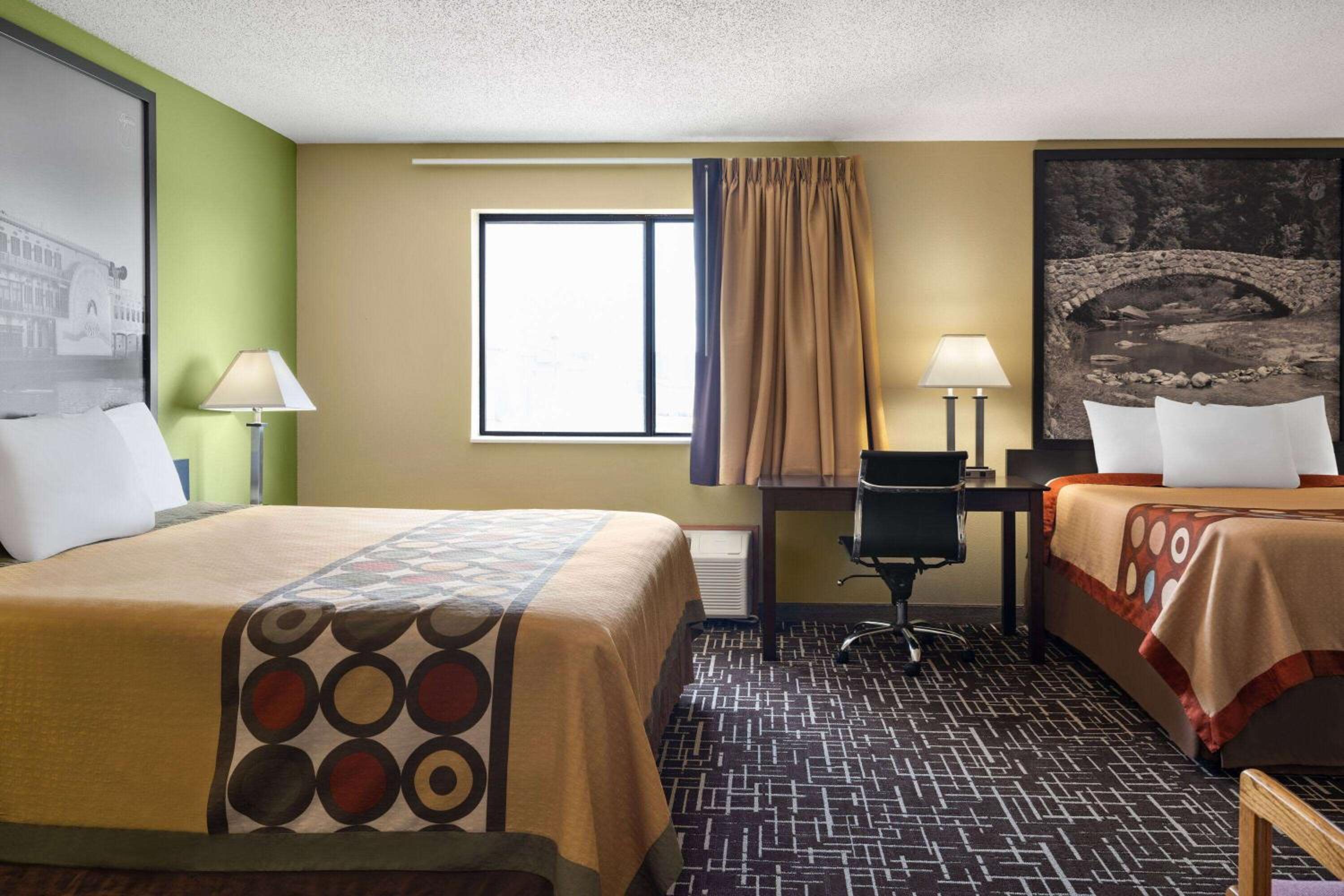 Suite with King and Queen Beds - Non-Smoking - Photo 7