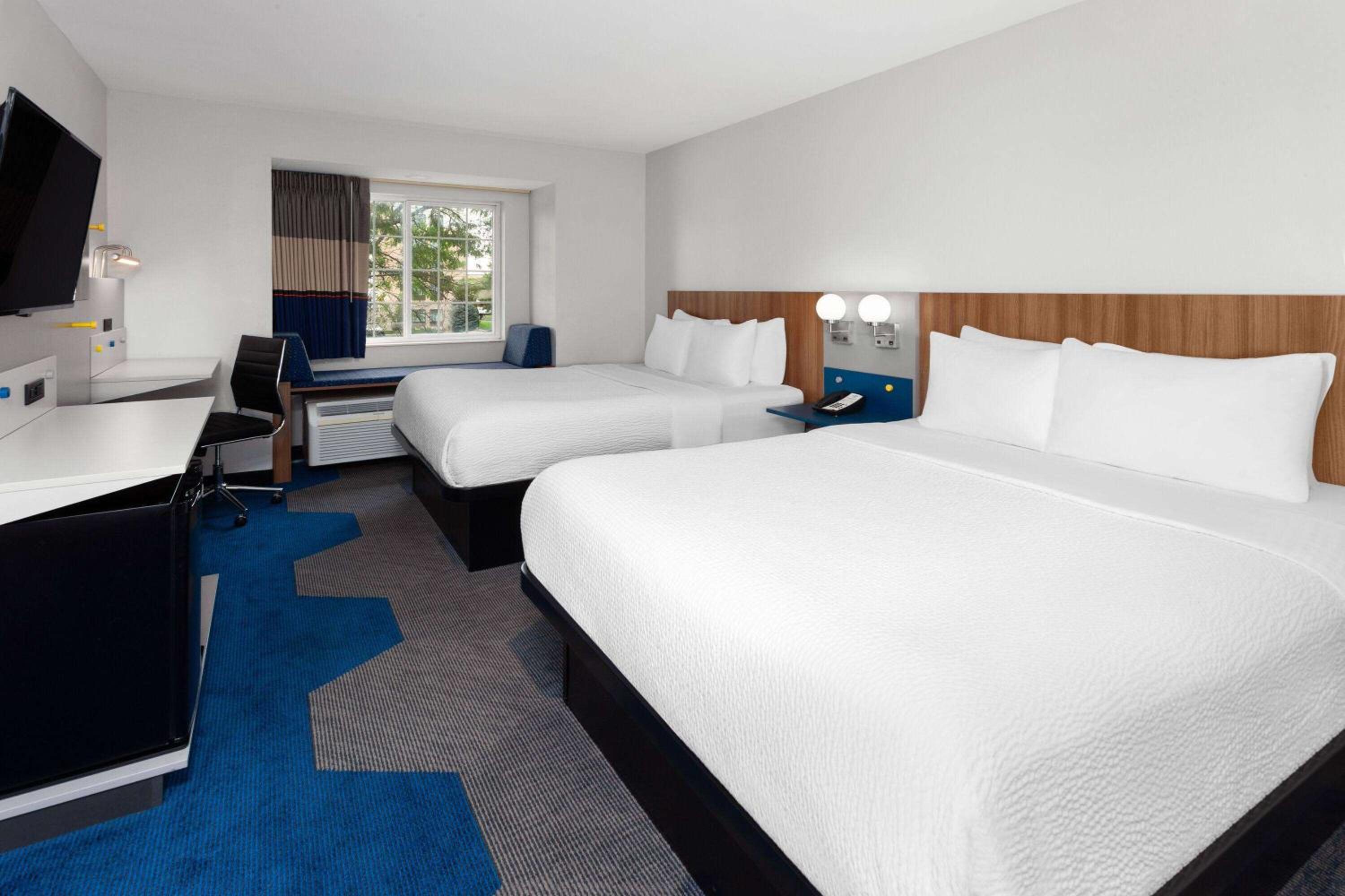 Queen Room with Two Queen Beds - Non-Smoking - Photo 1