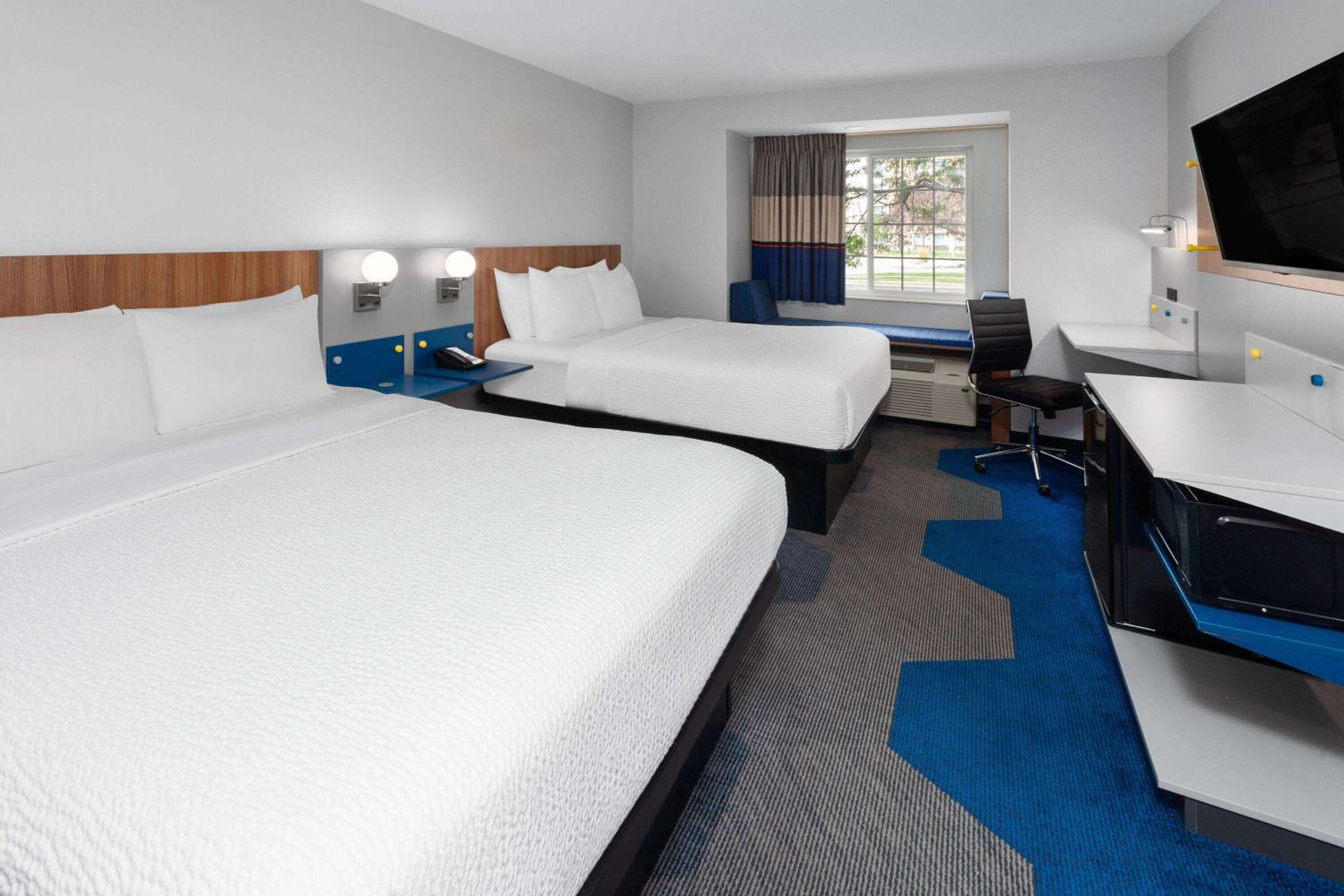 Deluxe Queen Room with Two Queen Beds - Disability Access - Non-Smoking - Photo 1