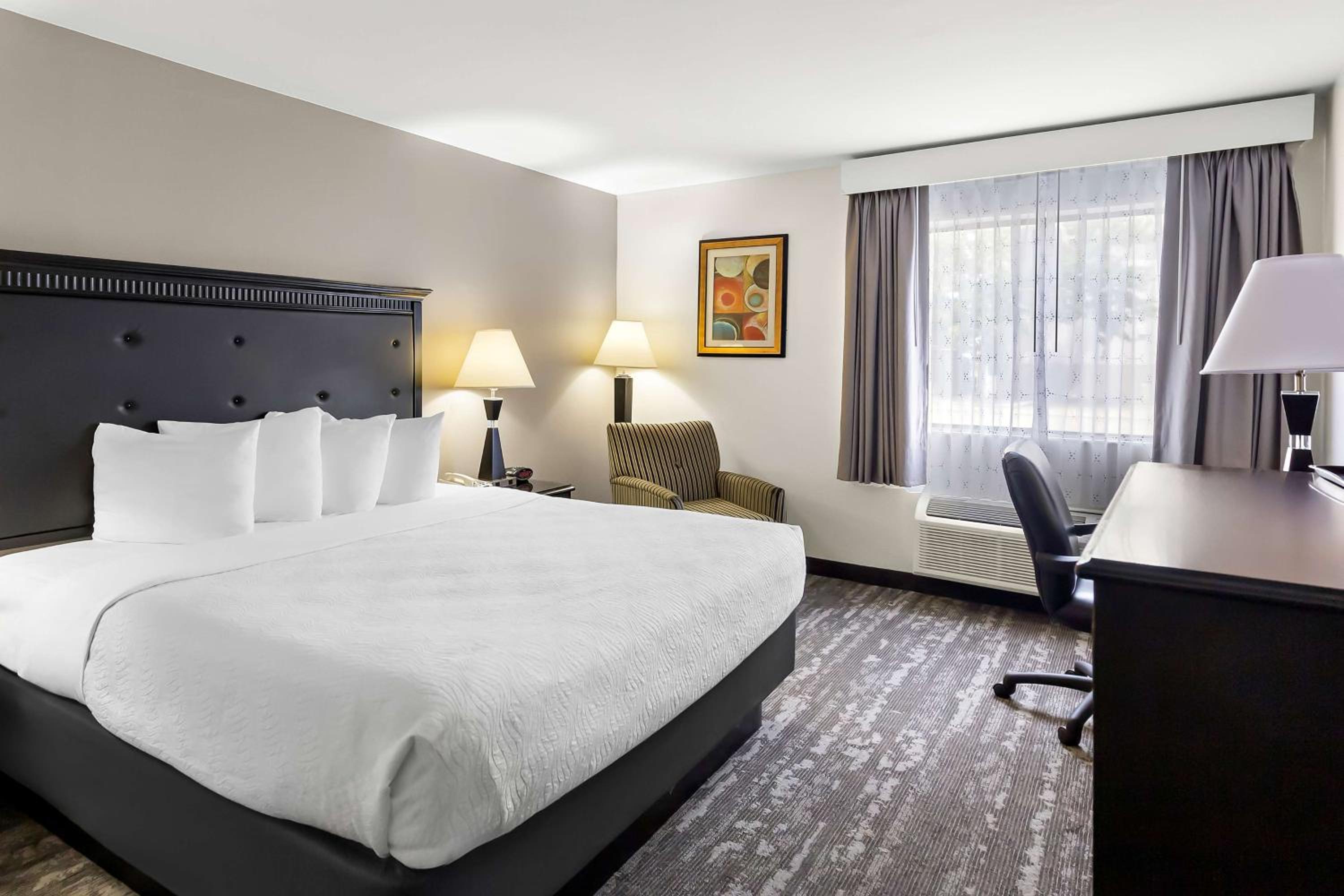 King Room With Bath Tub - Disability Access Room/Non-Smoking photo 1