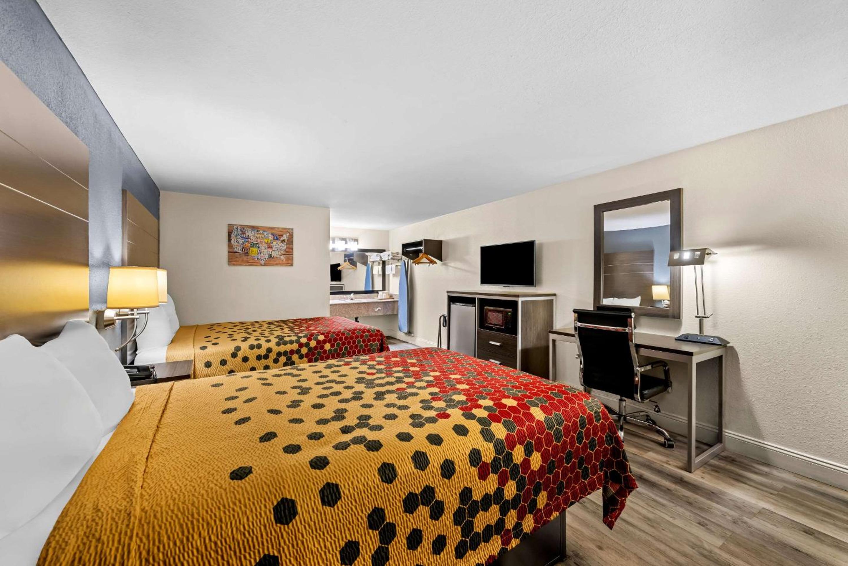 Double Room with Two Double Beds - Non-Smoking - Photo 7
