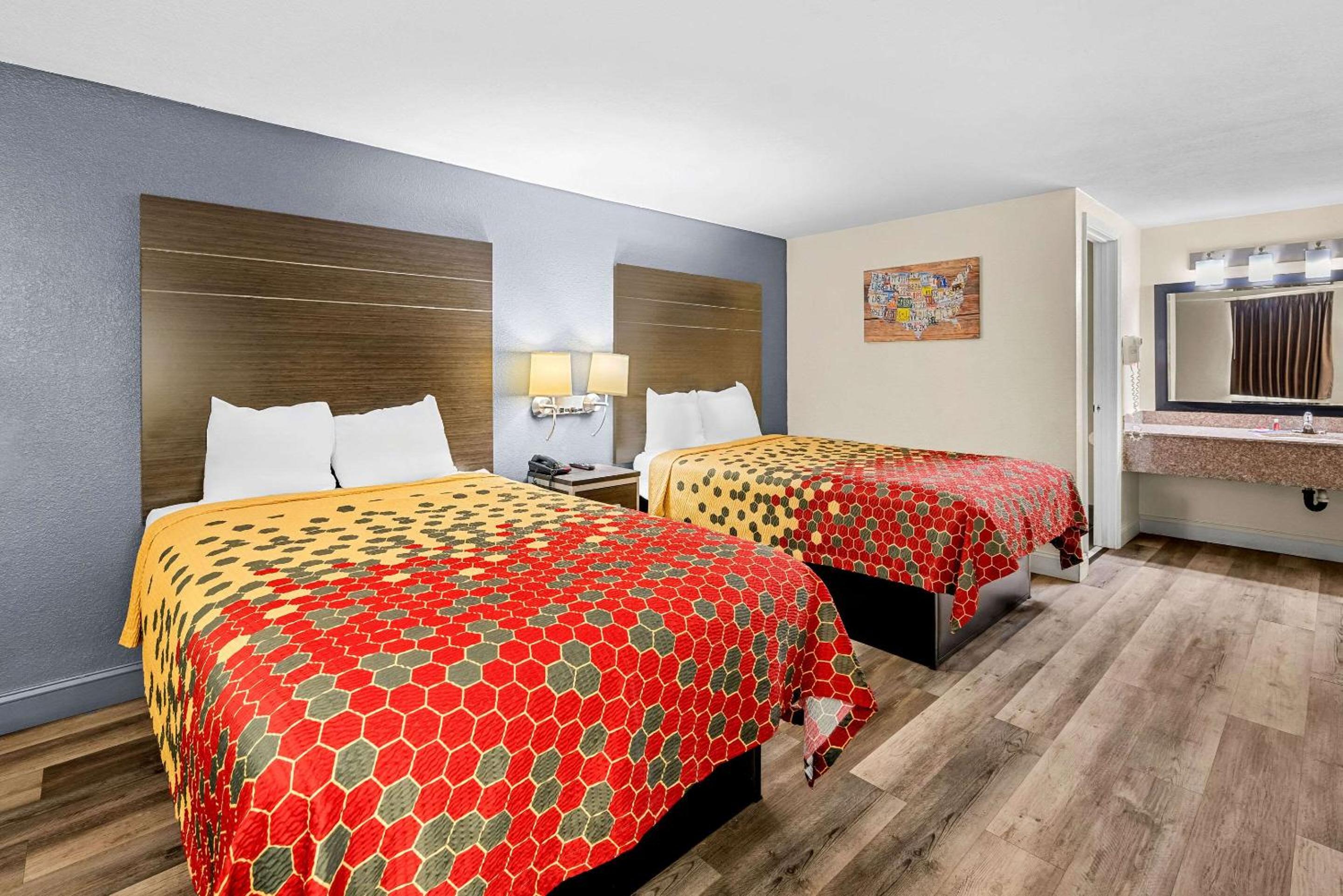 Double Room with Two Double Beds - Non-Smoking - Photo 6