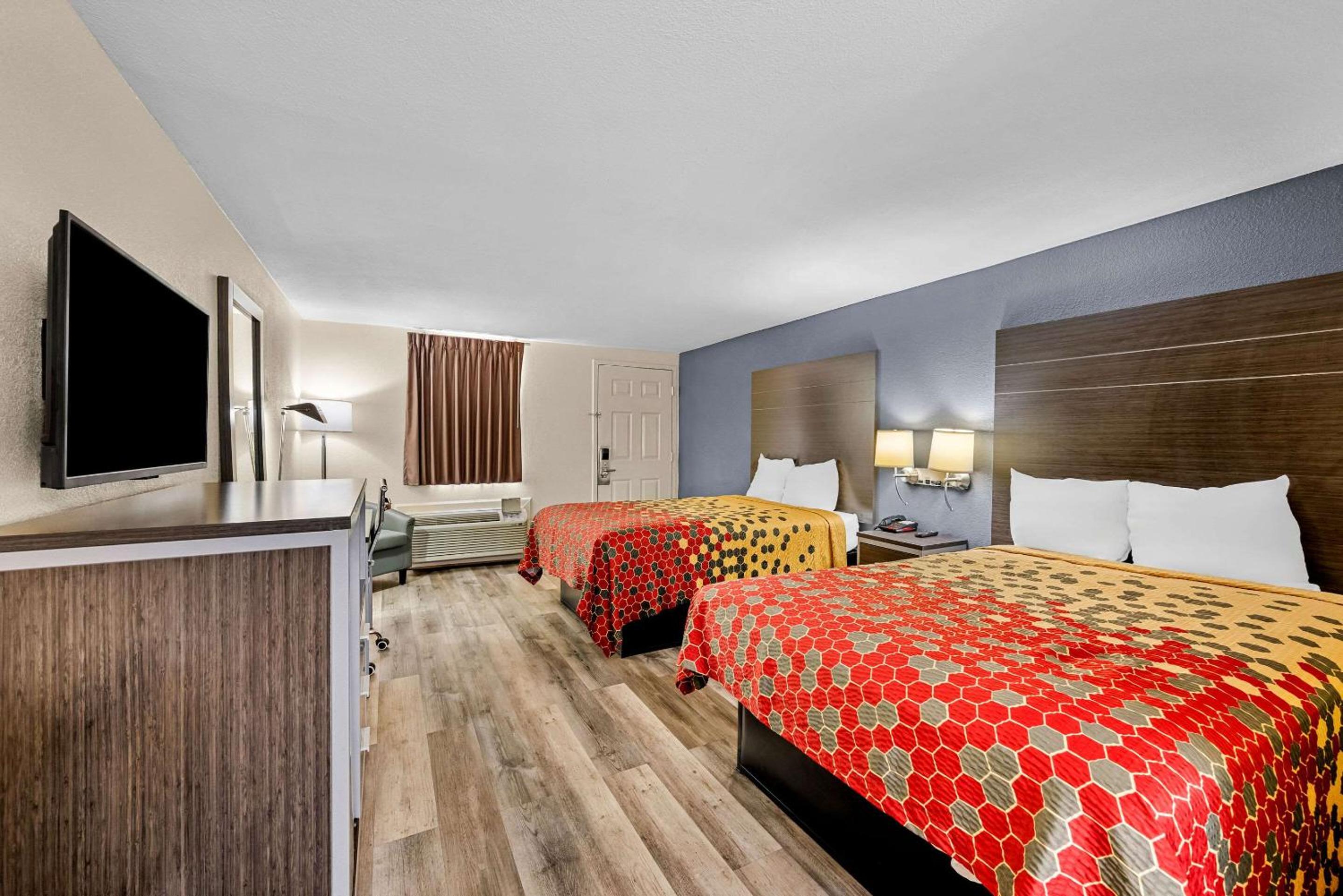Double Room with Two Double Beds - Non-Smoking - Photo 3
