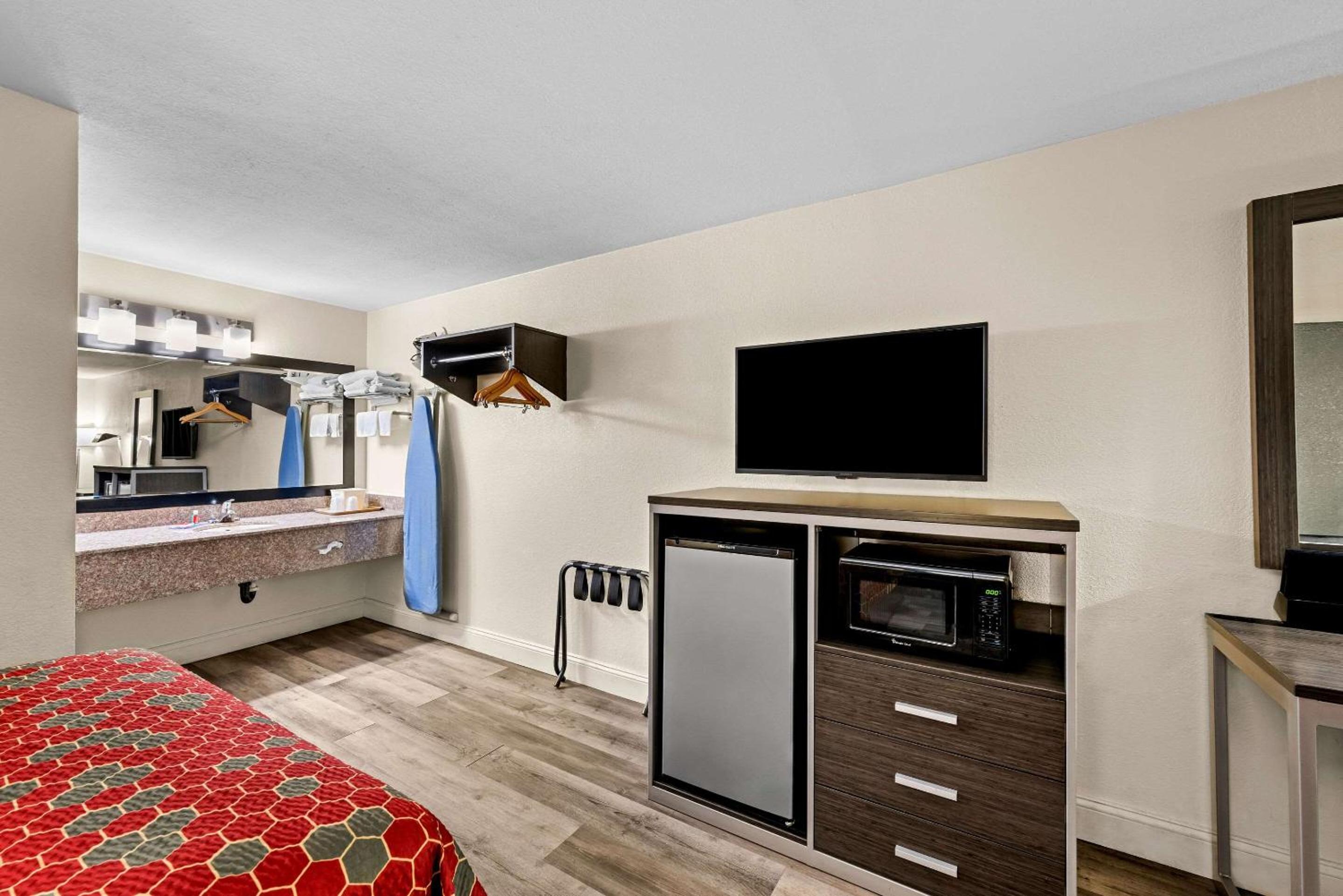 Double Room with Two Double Beds - Non-Smoking - Photo 4