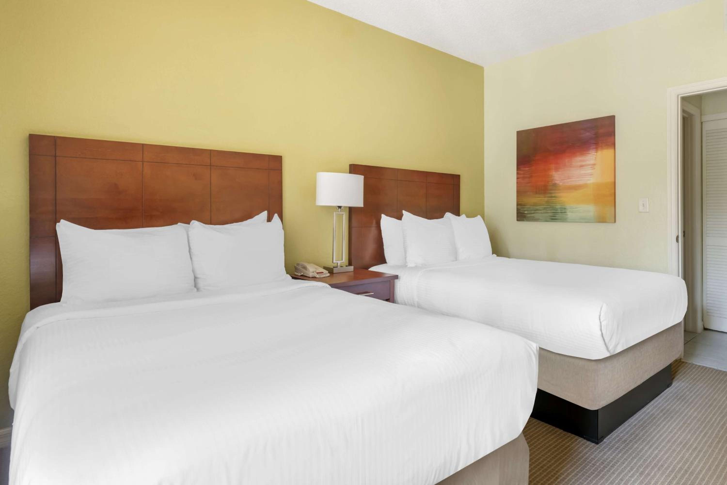 Two Bedroom Suite with balcony thumbnail 5