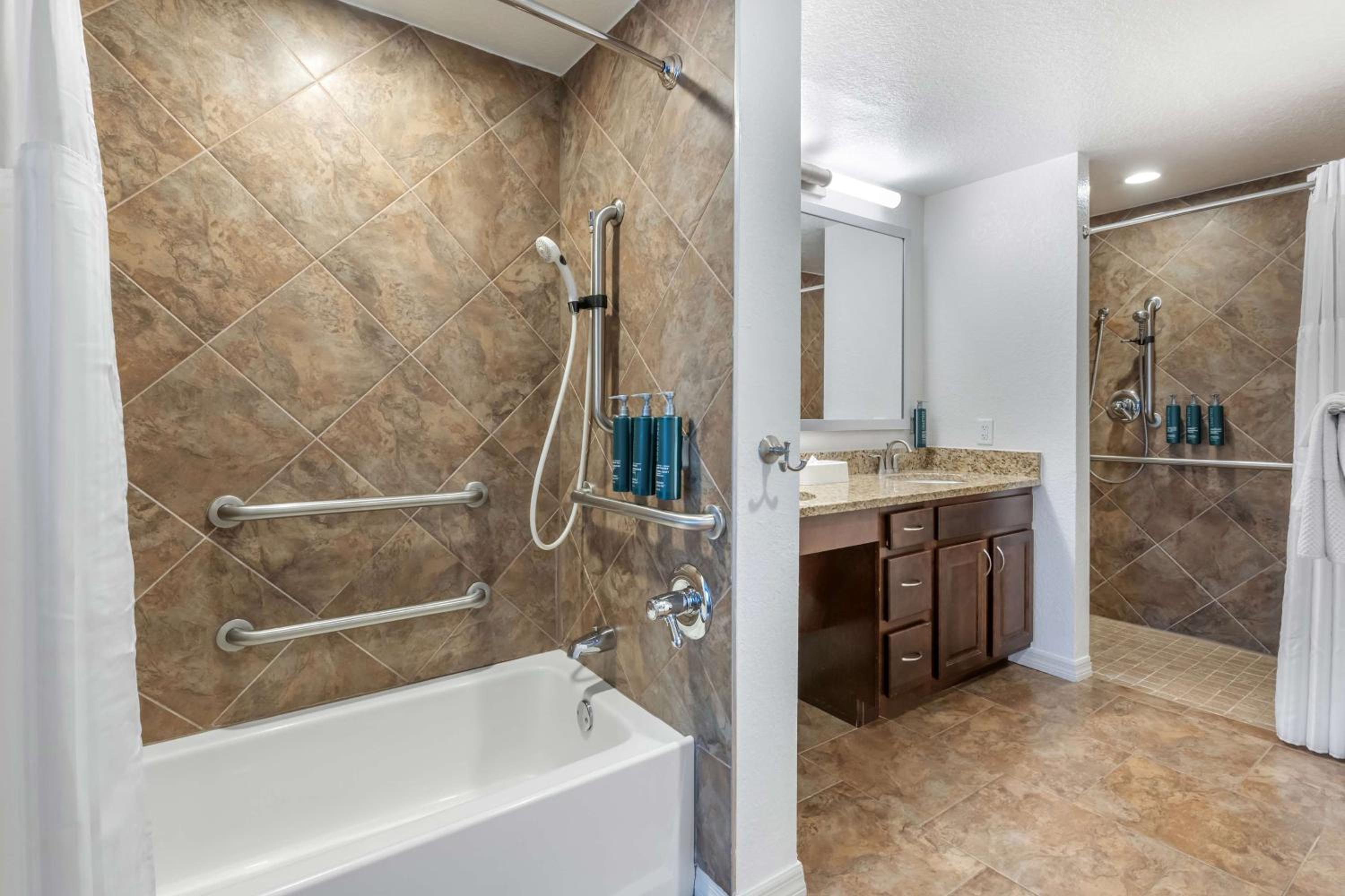 Three-Bedroom Suite thumbnail 5