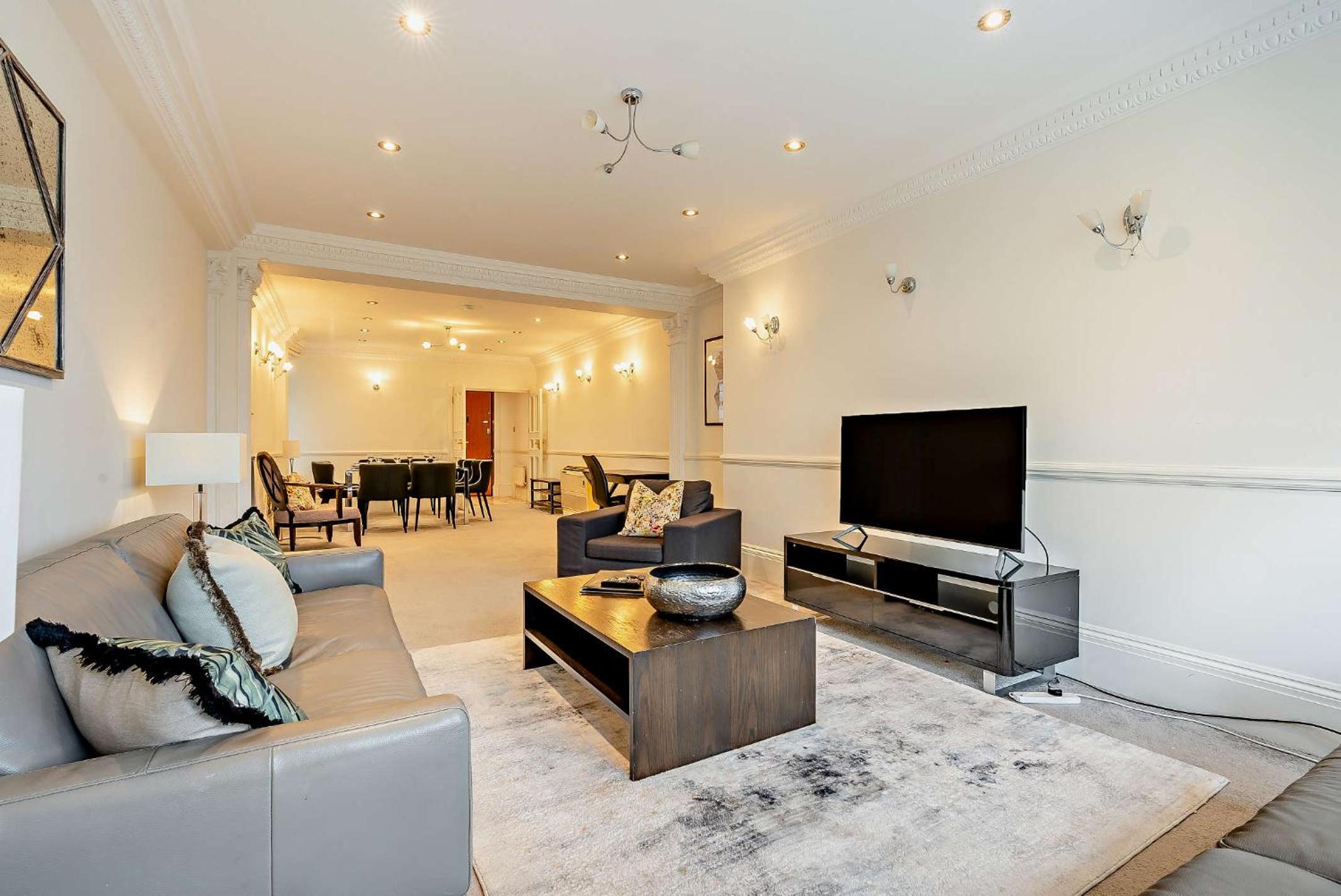 Five-Bedroom Apartment photo 1