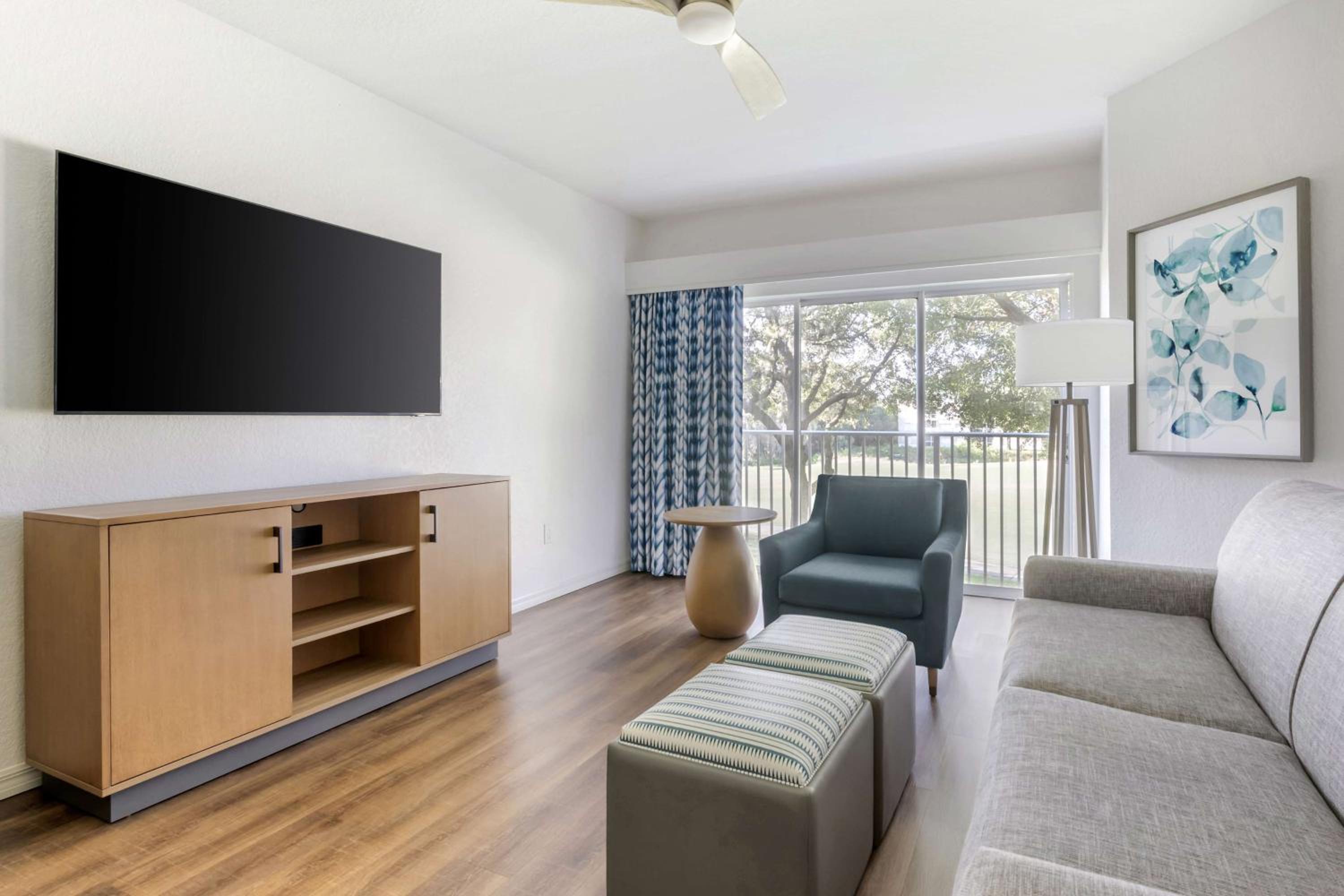 One Bedroom Queen Suite Plus