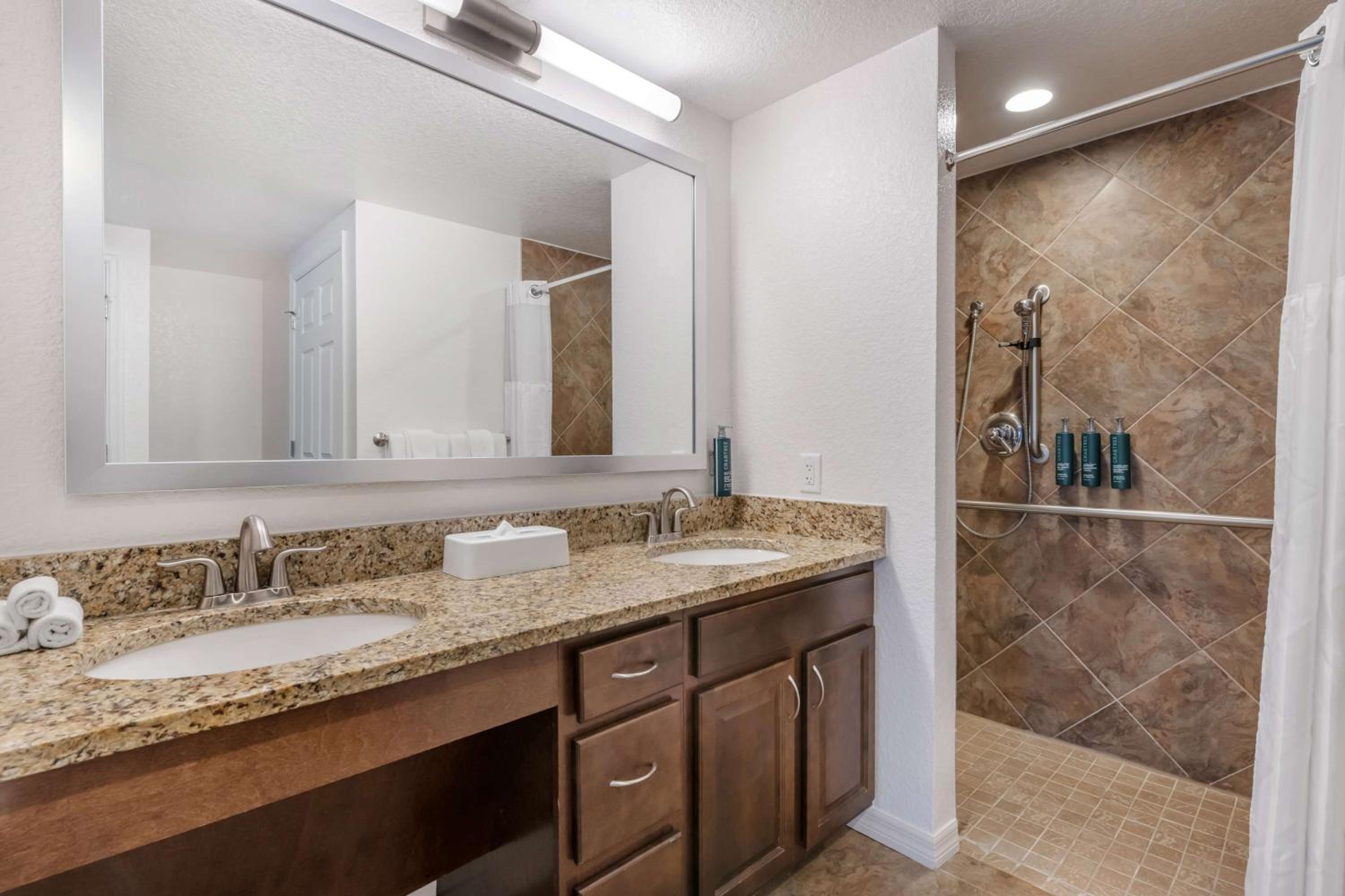 Three-Bedroom Suite thumbnail 6