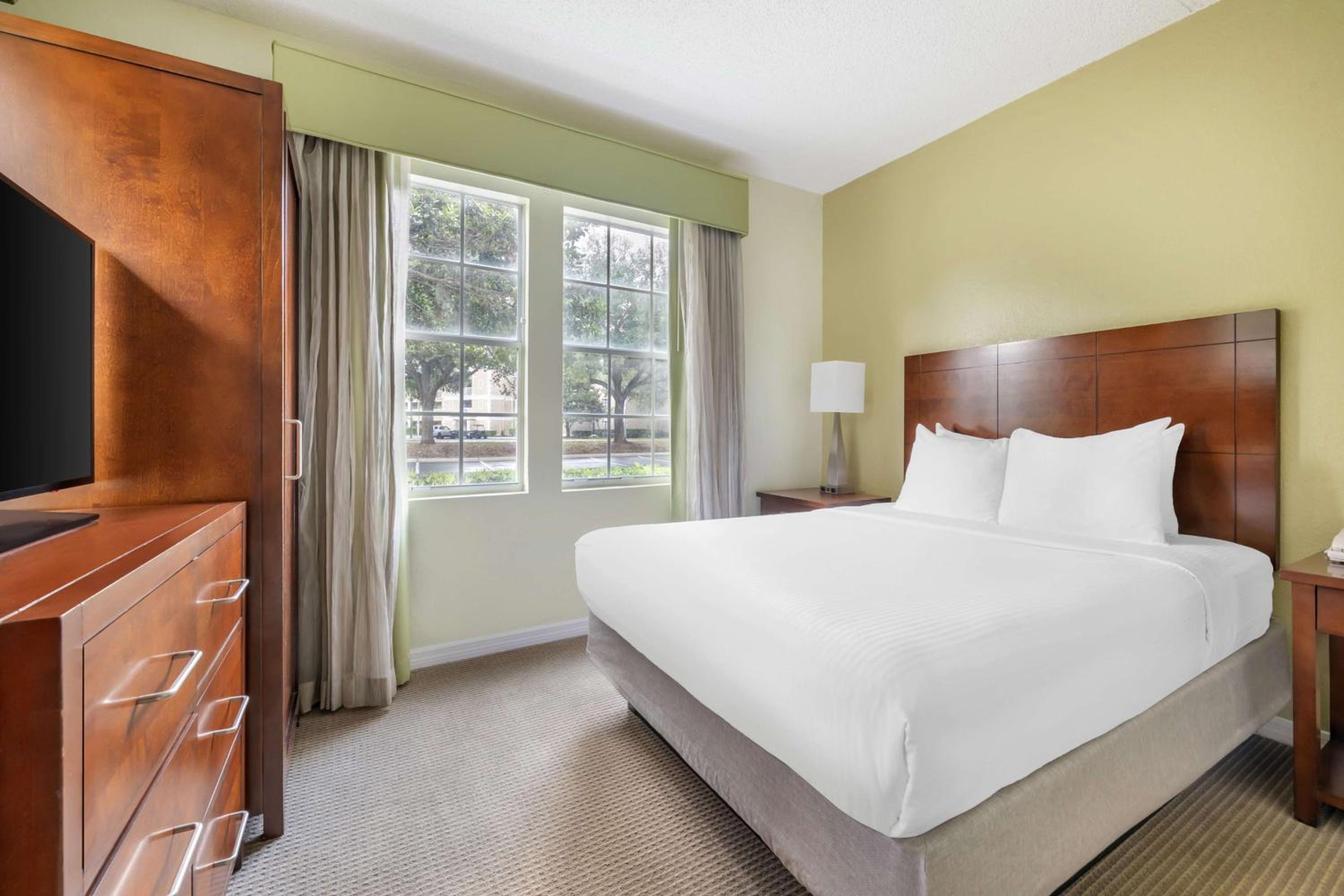 One-Bedroom Queen Suite