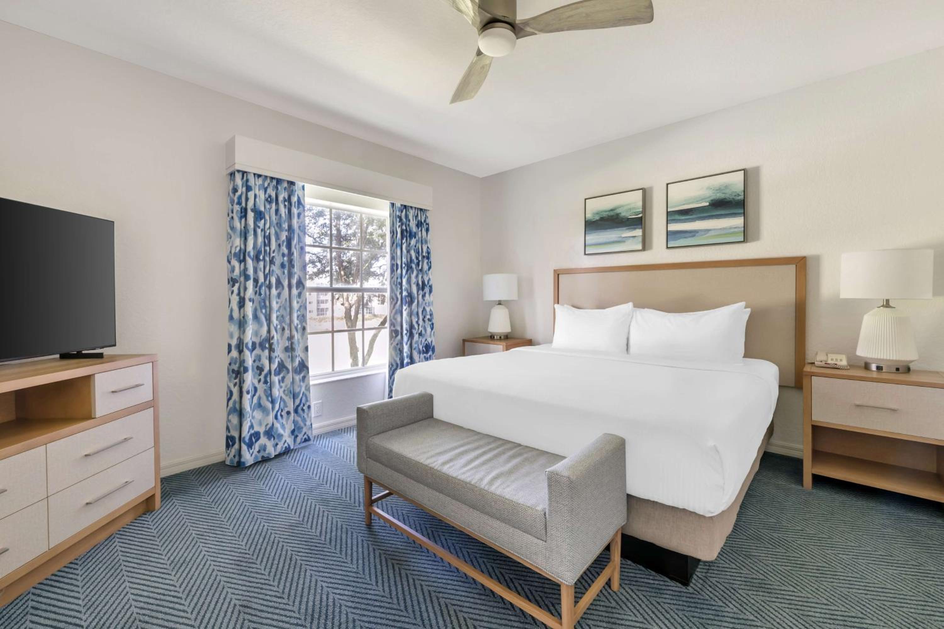 One-Bedroom Deluxe King Suite