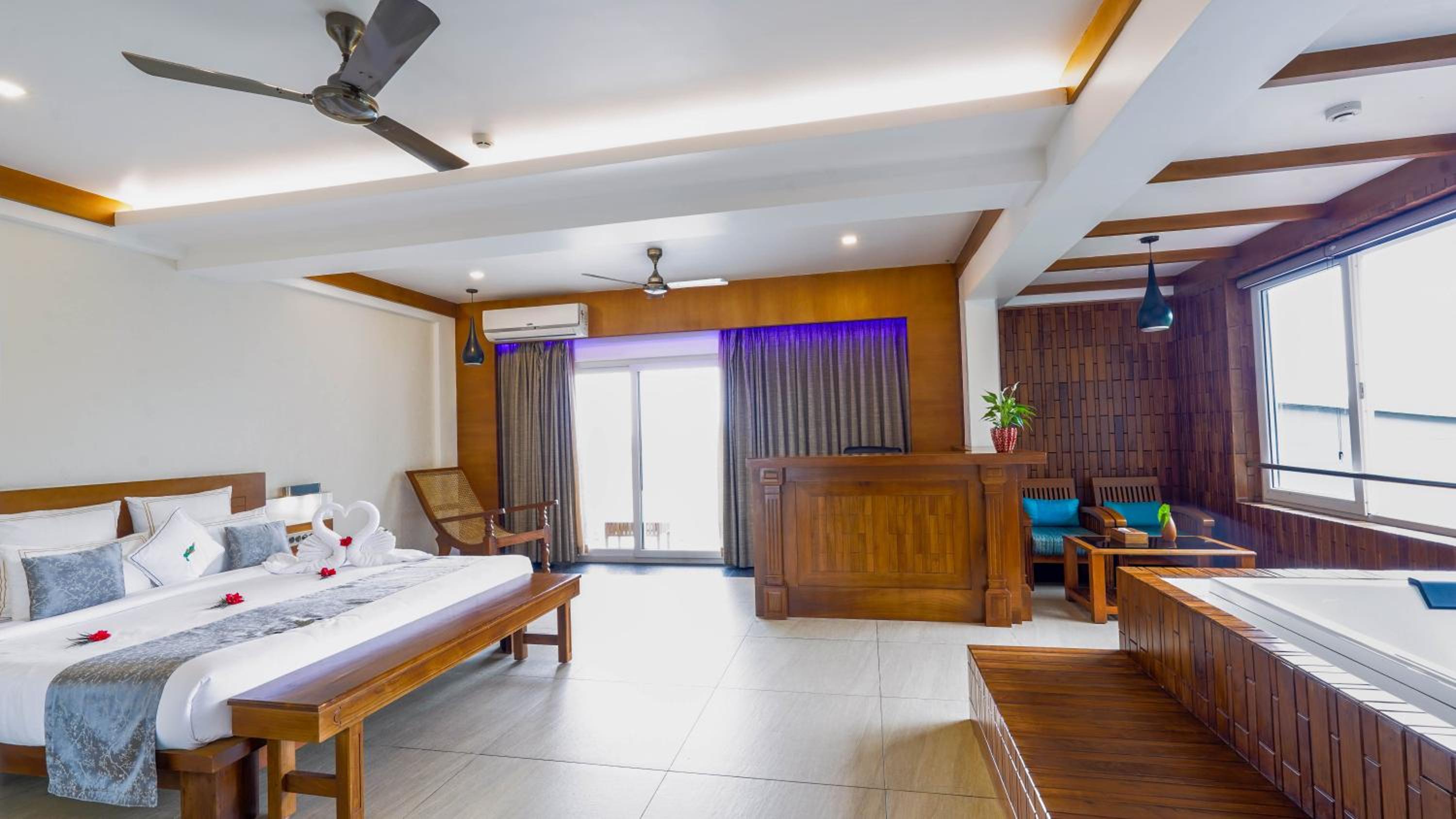 Honeymoon Suite - Photo 2