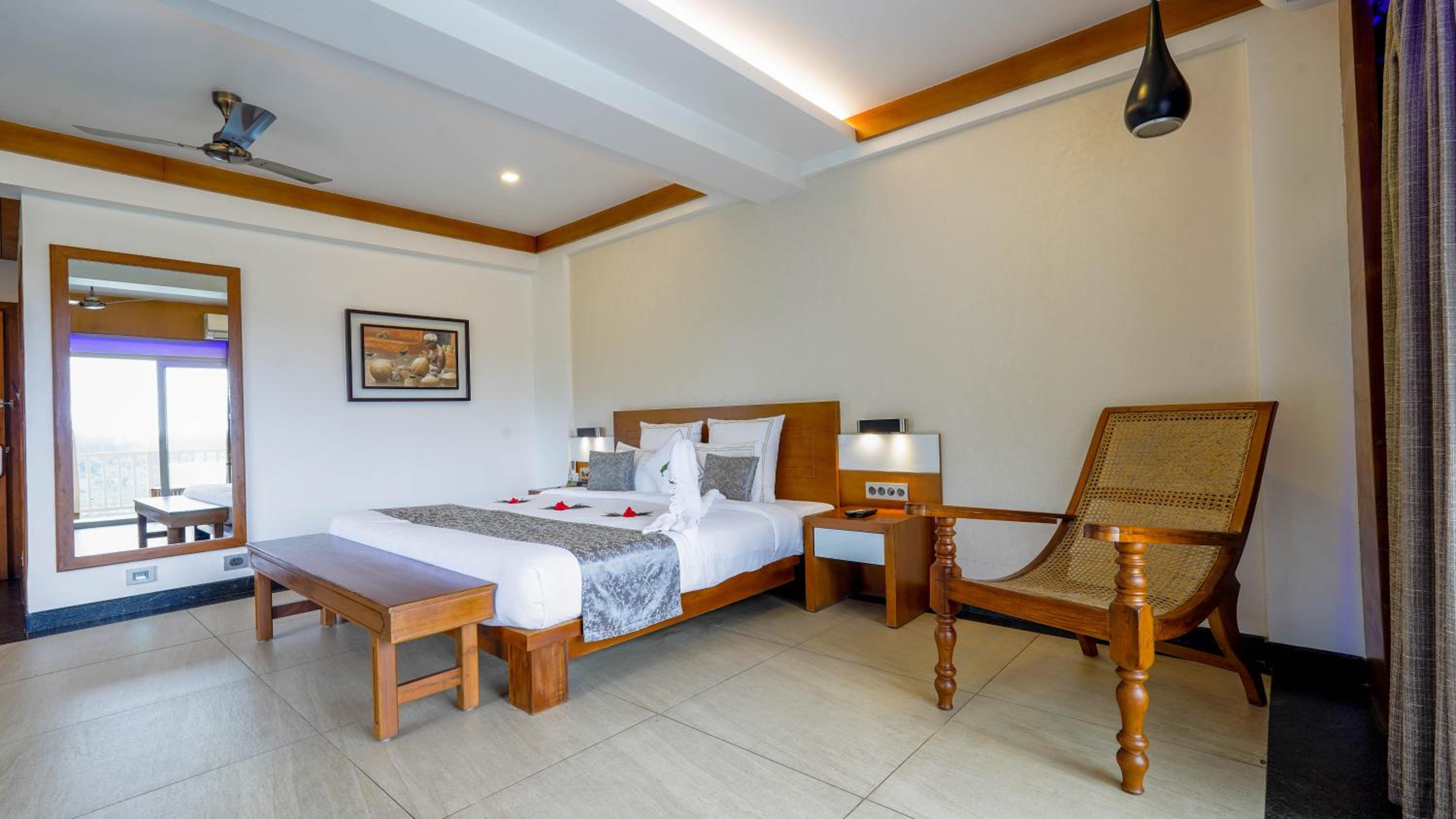 Honeymoon Suite - Photo 3
