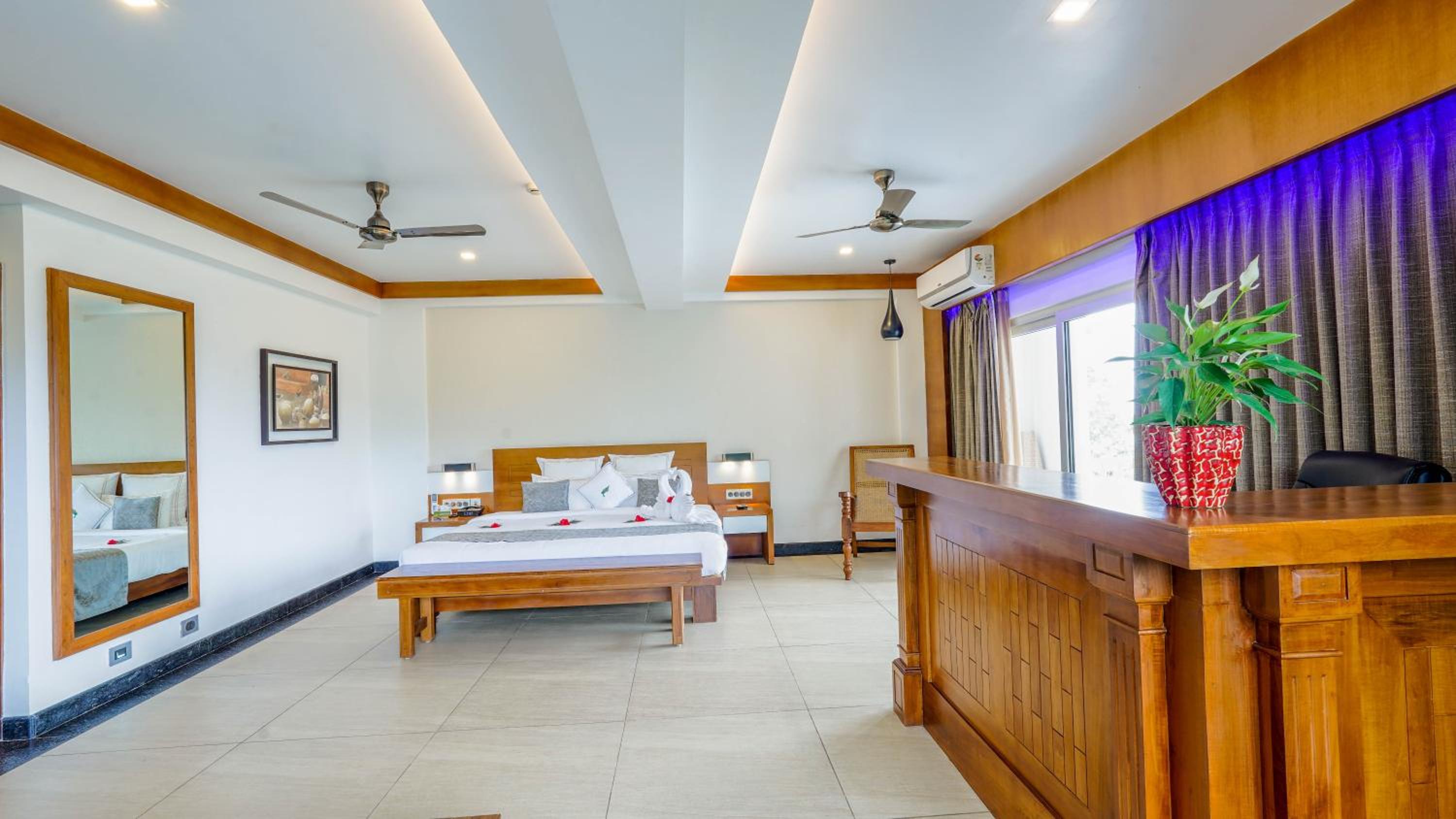 Honeymoon Suite - Photo 4