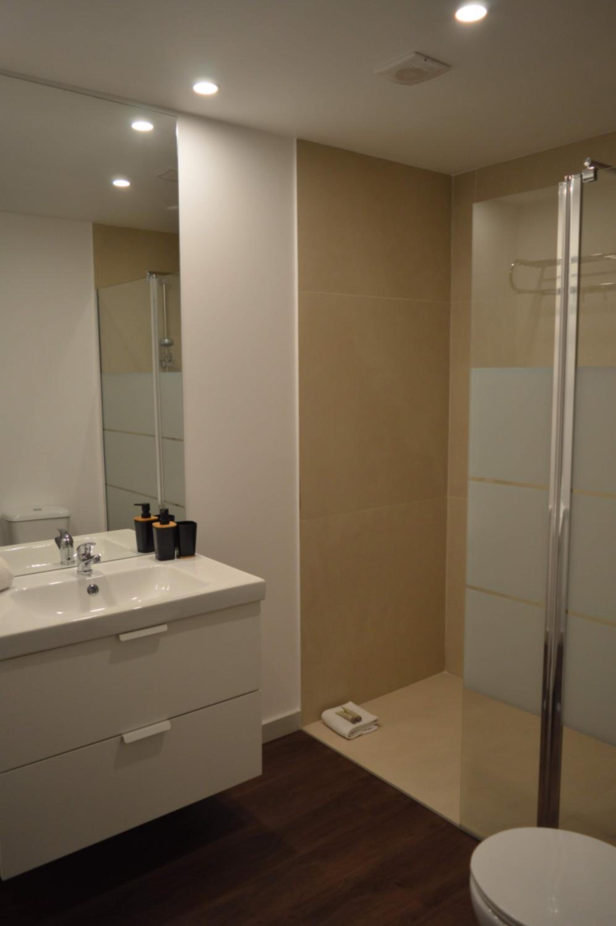 King Suite with Balcony - Photo 6