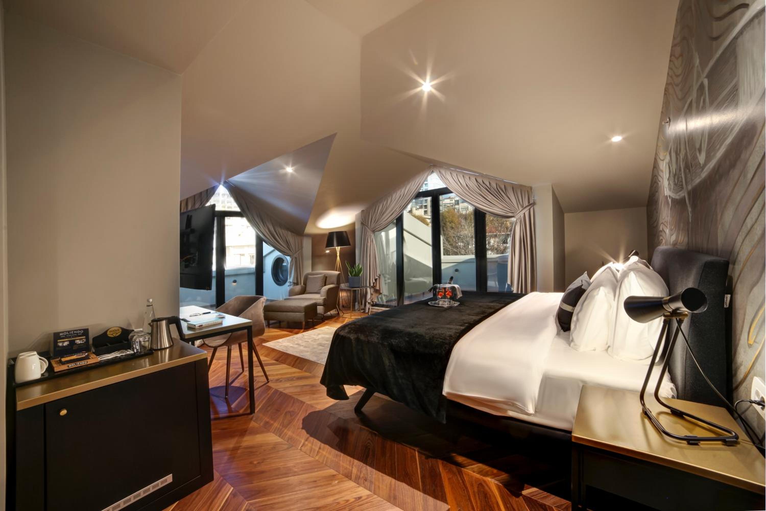 Deluxe Double Room with Side Sea View photo 1