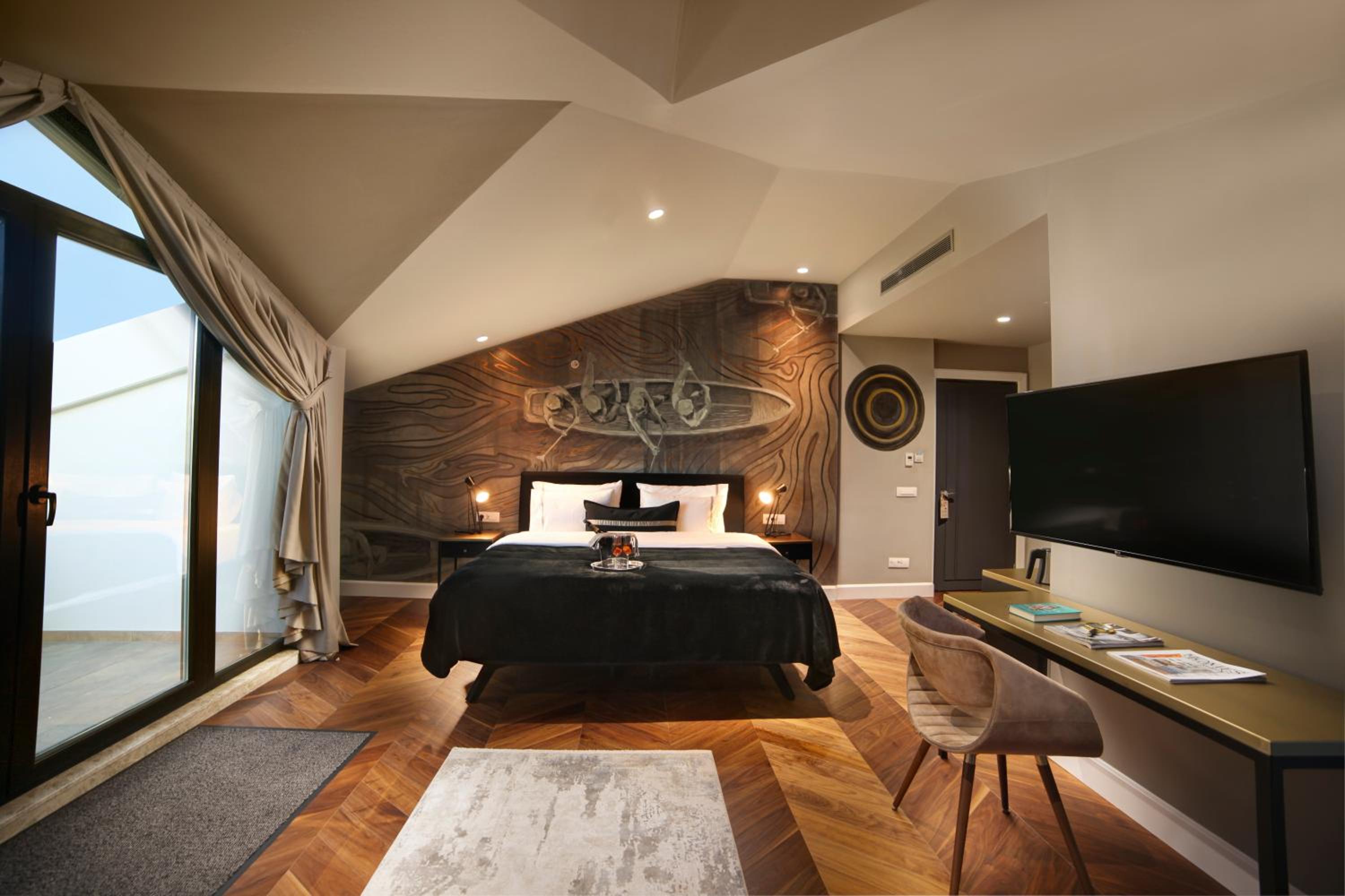 Deluxe Double Room with Side Sea View photo 2