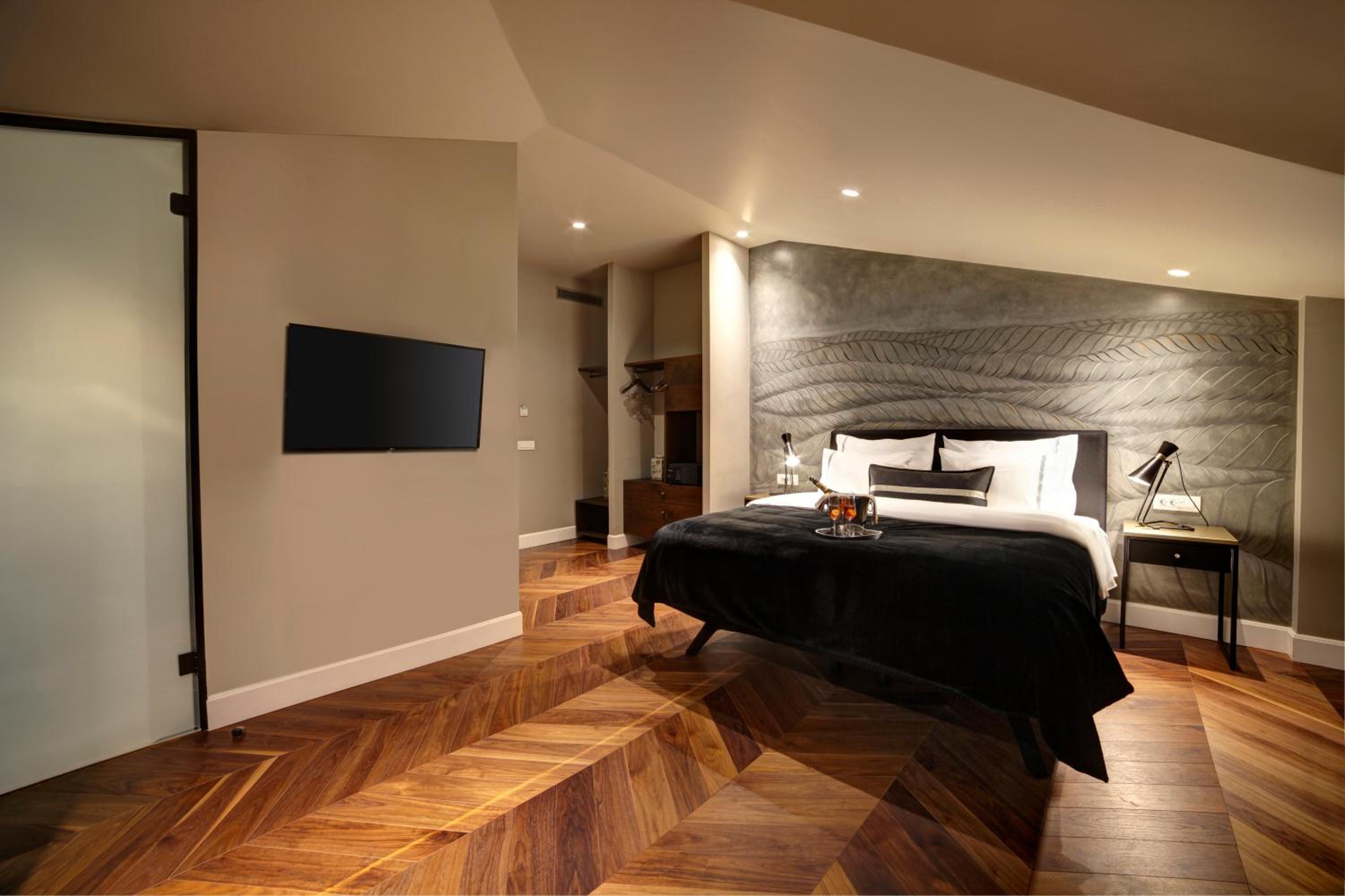 Deluxe Double Room with Balcony photo 1