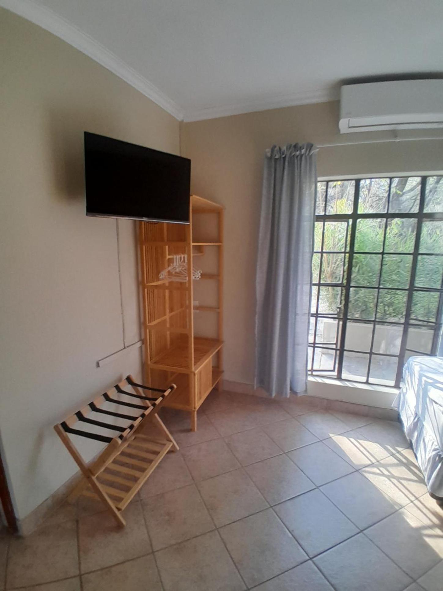 Superior King Suite - Photo 11