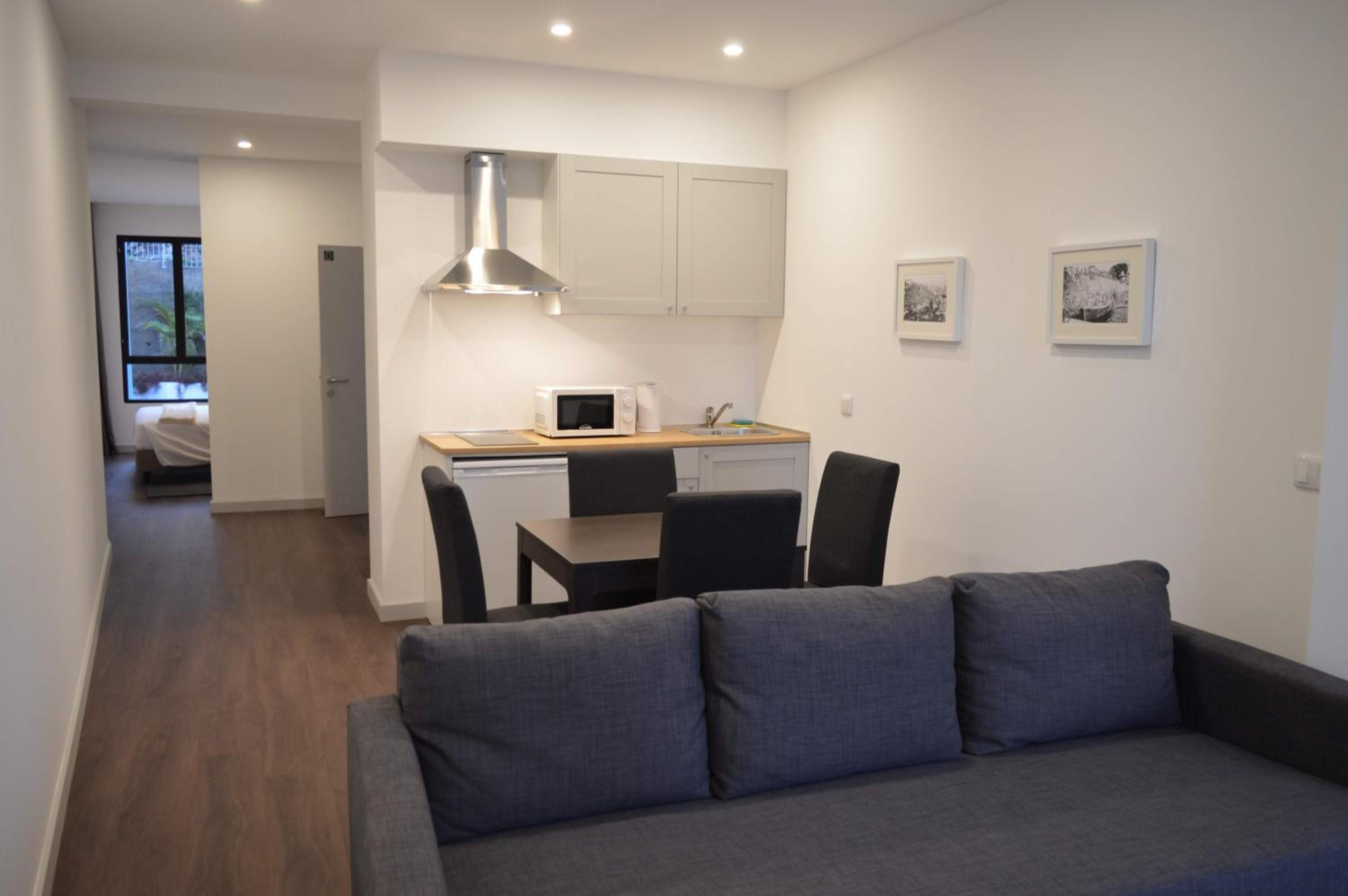 King Suite with Balcony - Photo 3