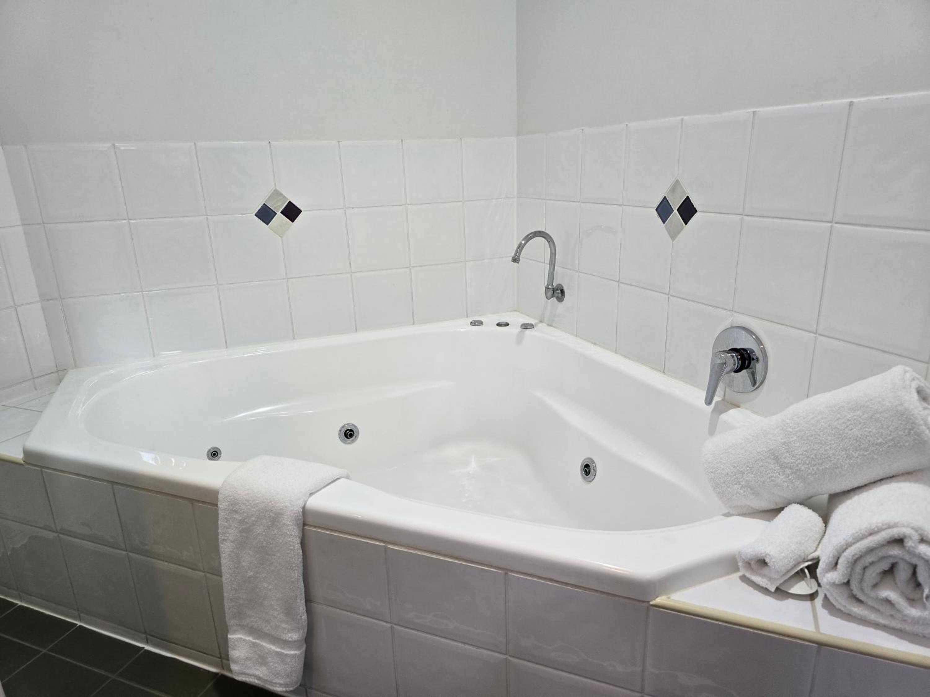 King Room with Spa Bath photo 2