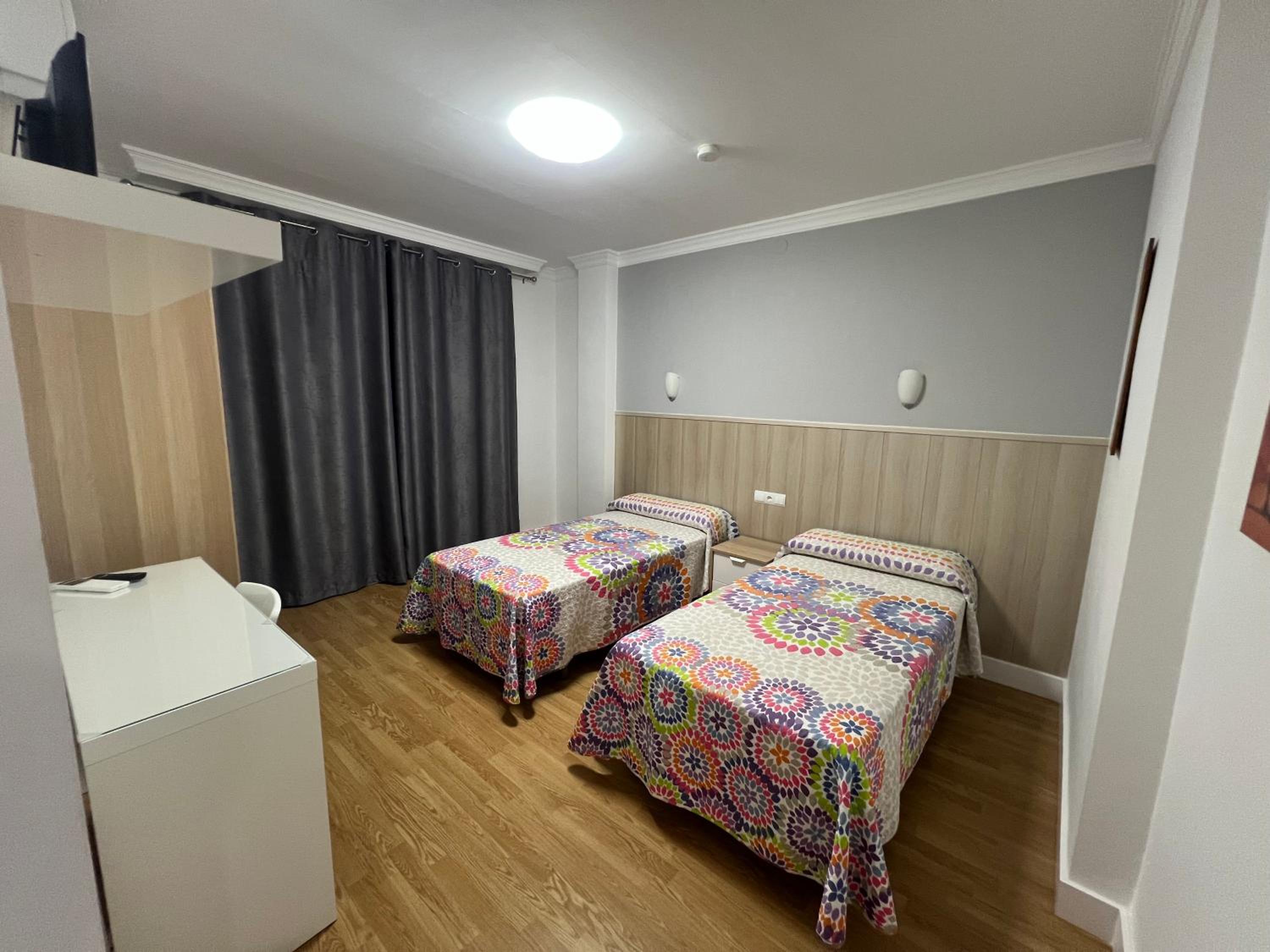 Twin Room - Photo 6