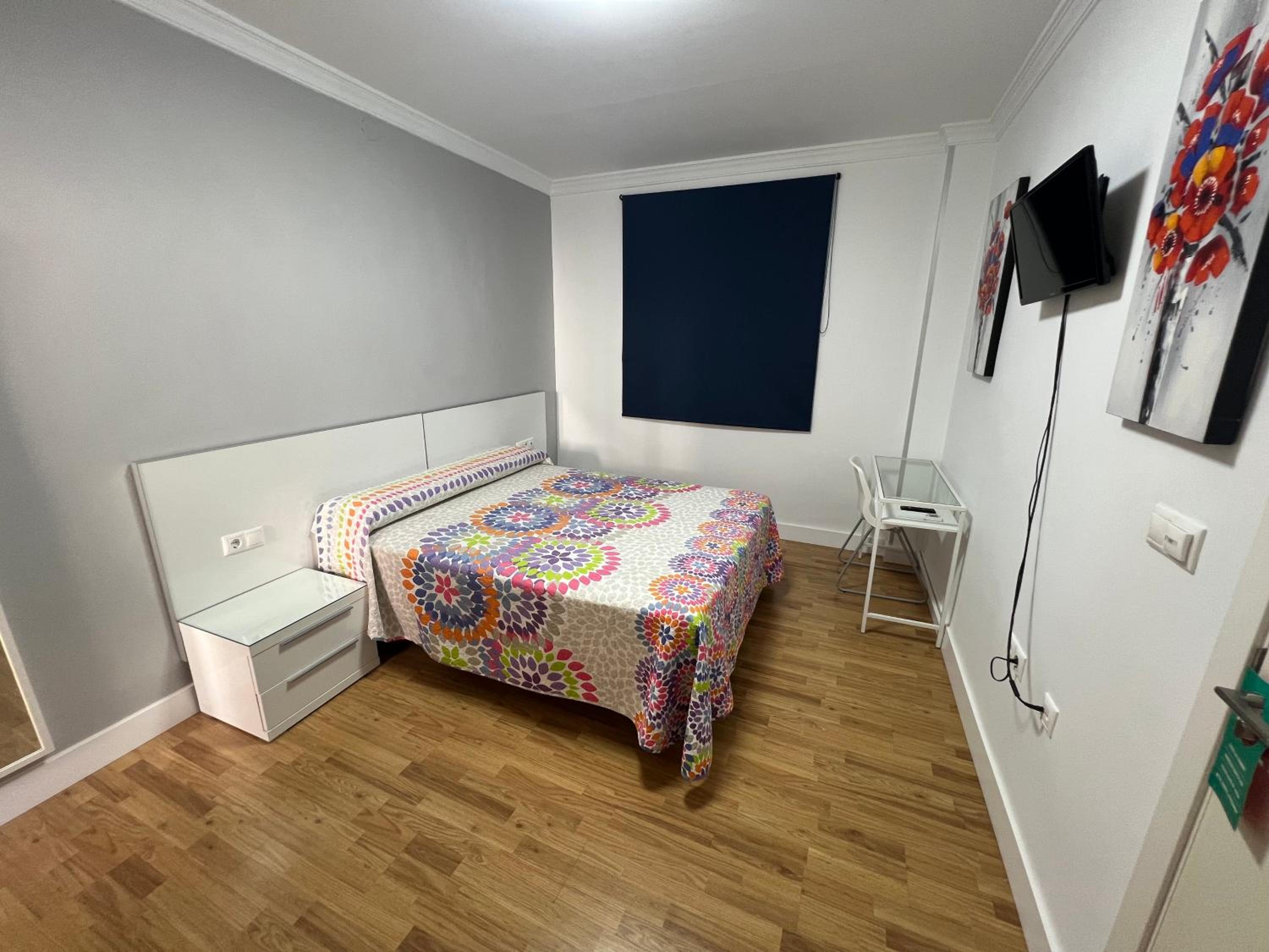 Double Room - Photo 7