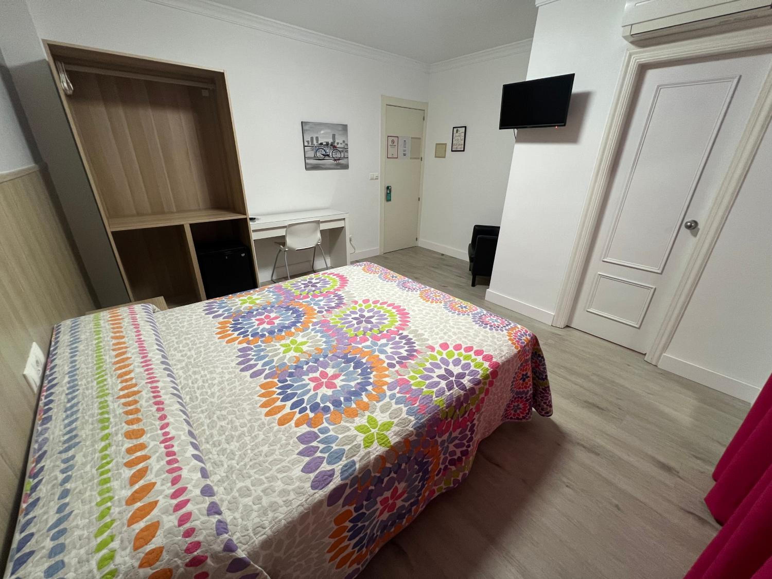 Double Room - Photo 6