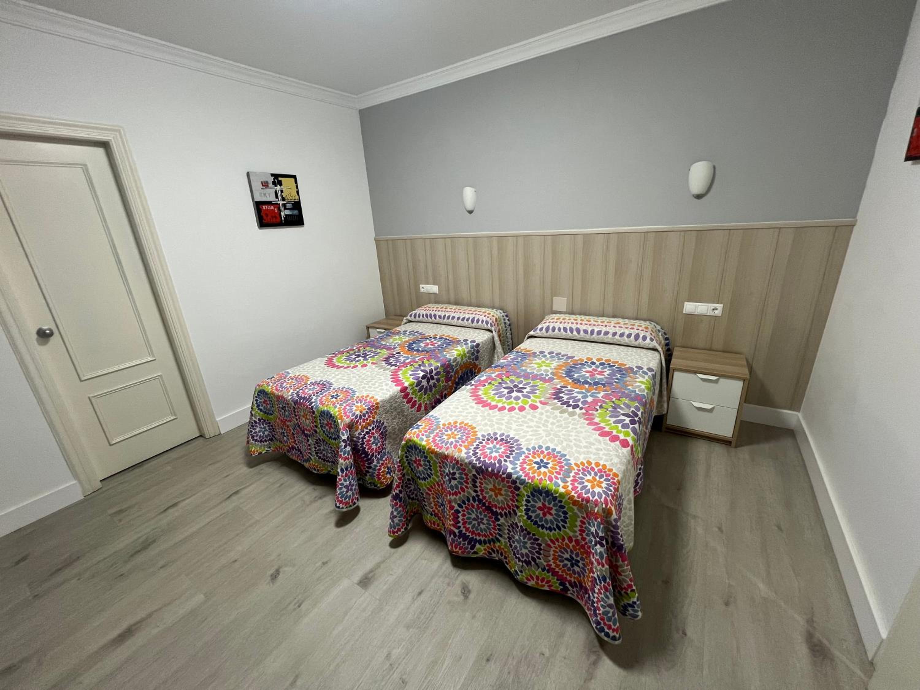 Twin Room - Photo 2