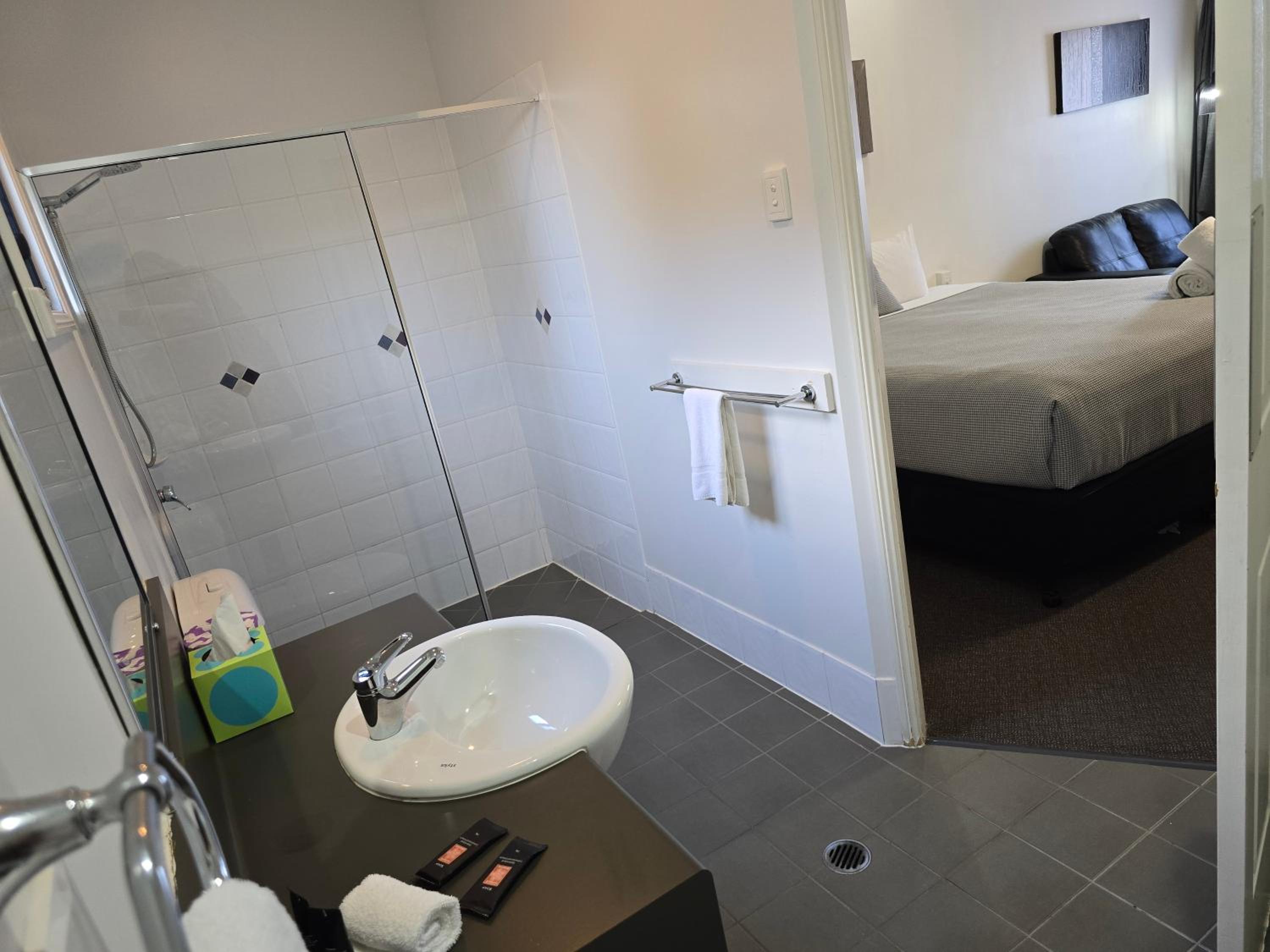 King Room with Spa Bath photo 3