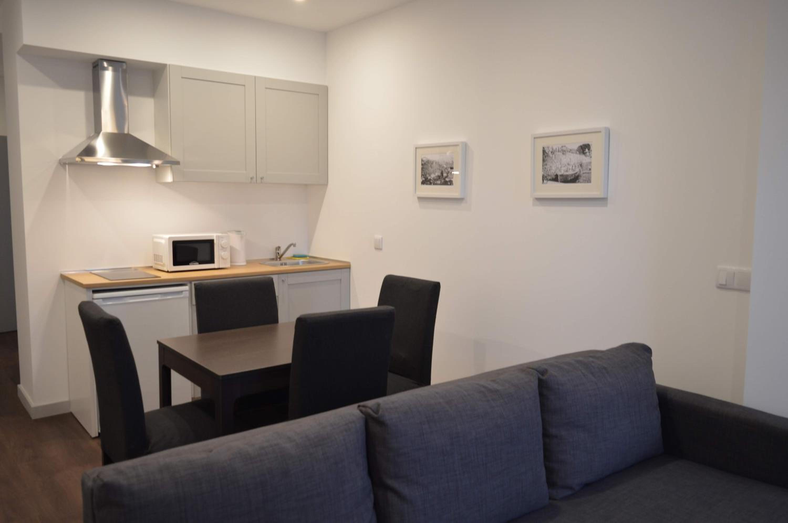 King Suite with Balcony - Photo 7