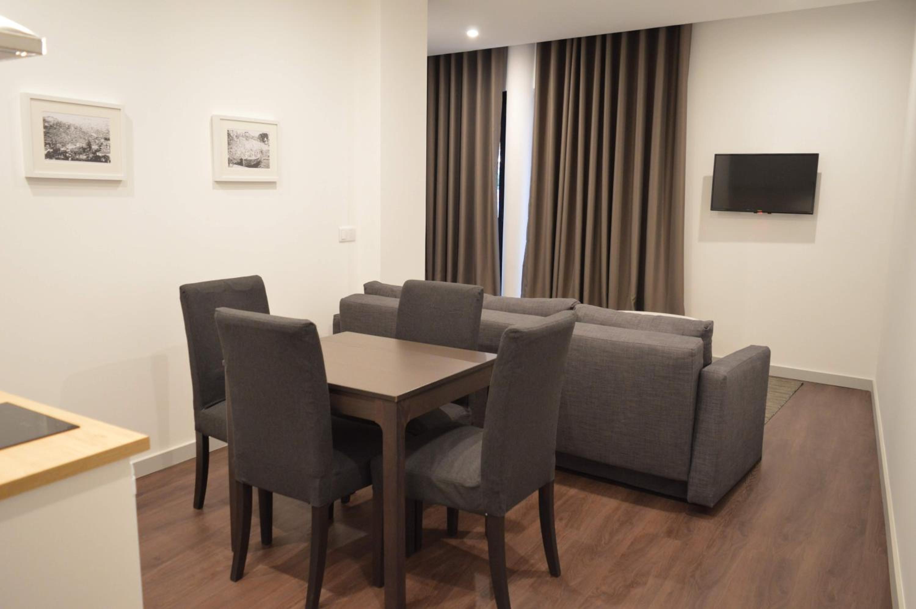King Suite with Balcony - Photo 8