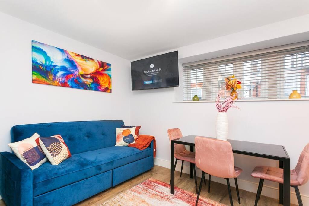 One-Bedroom Apartment photo 2
