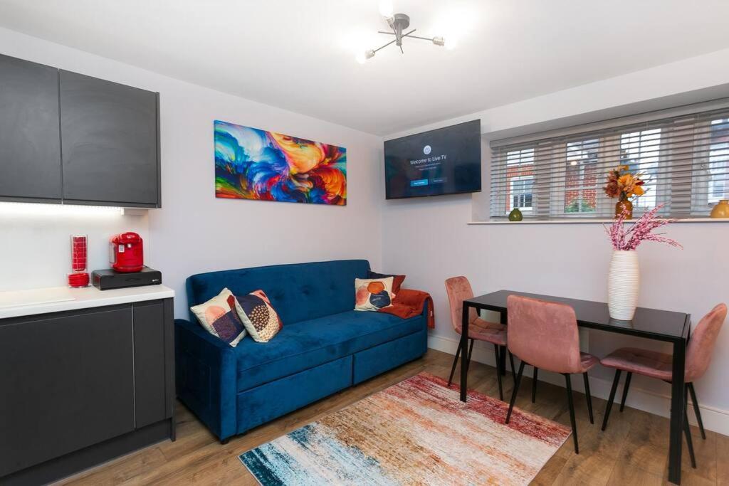 One-Bedroom Apartment photo 3
