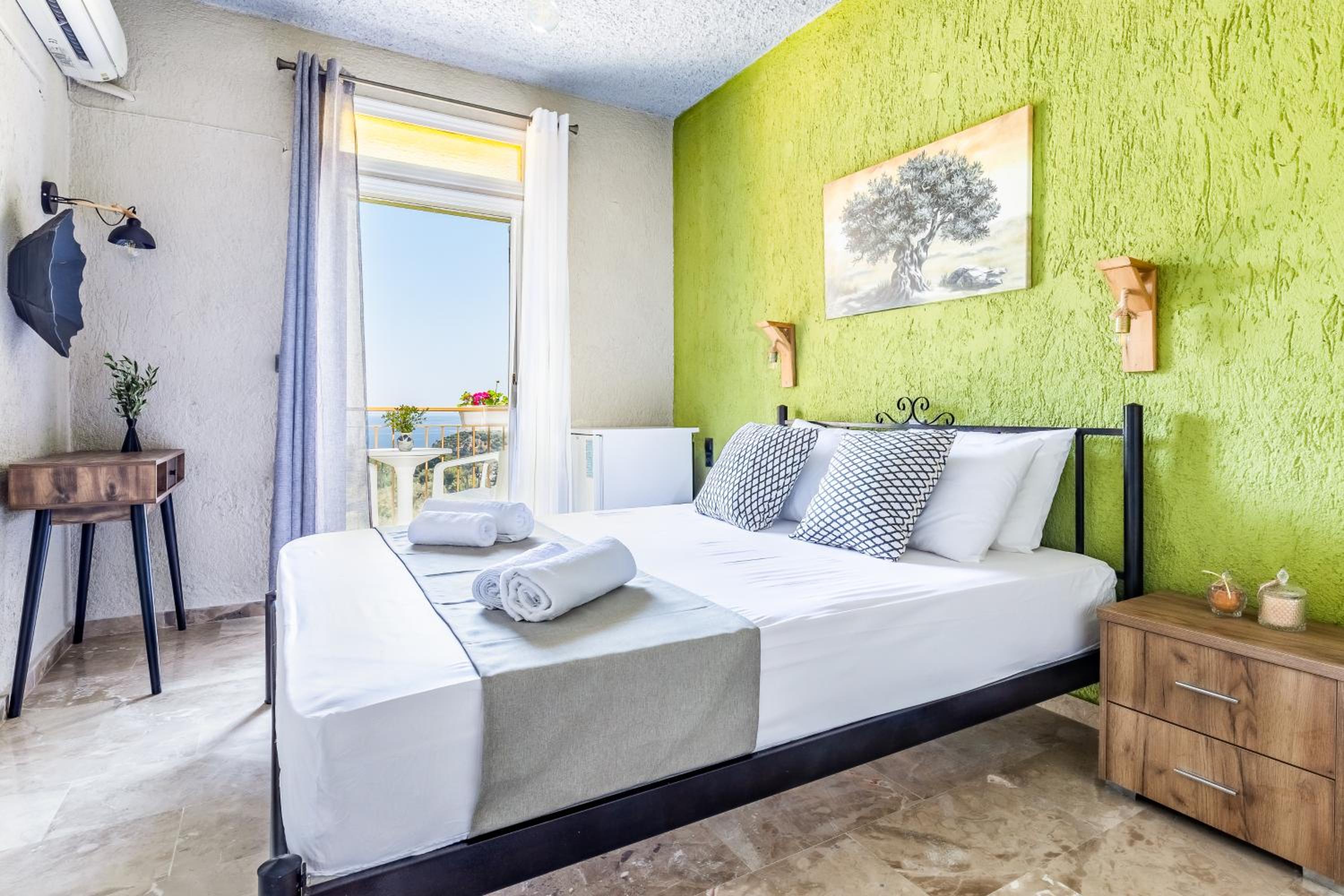 Deluxe Double Room with Balcony and Sea View