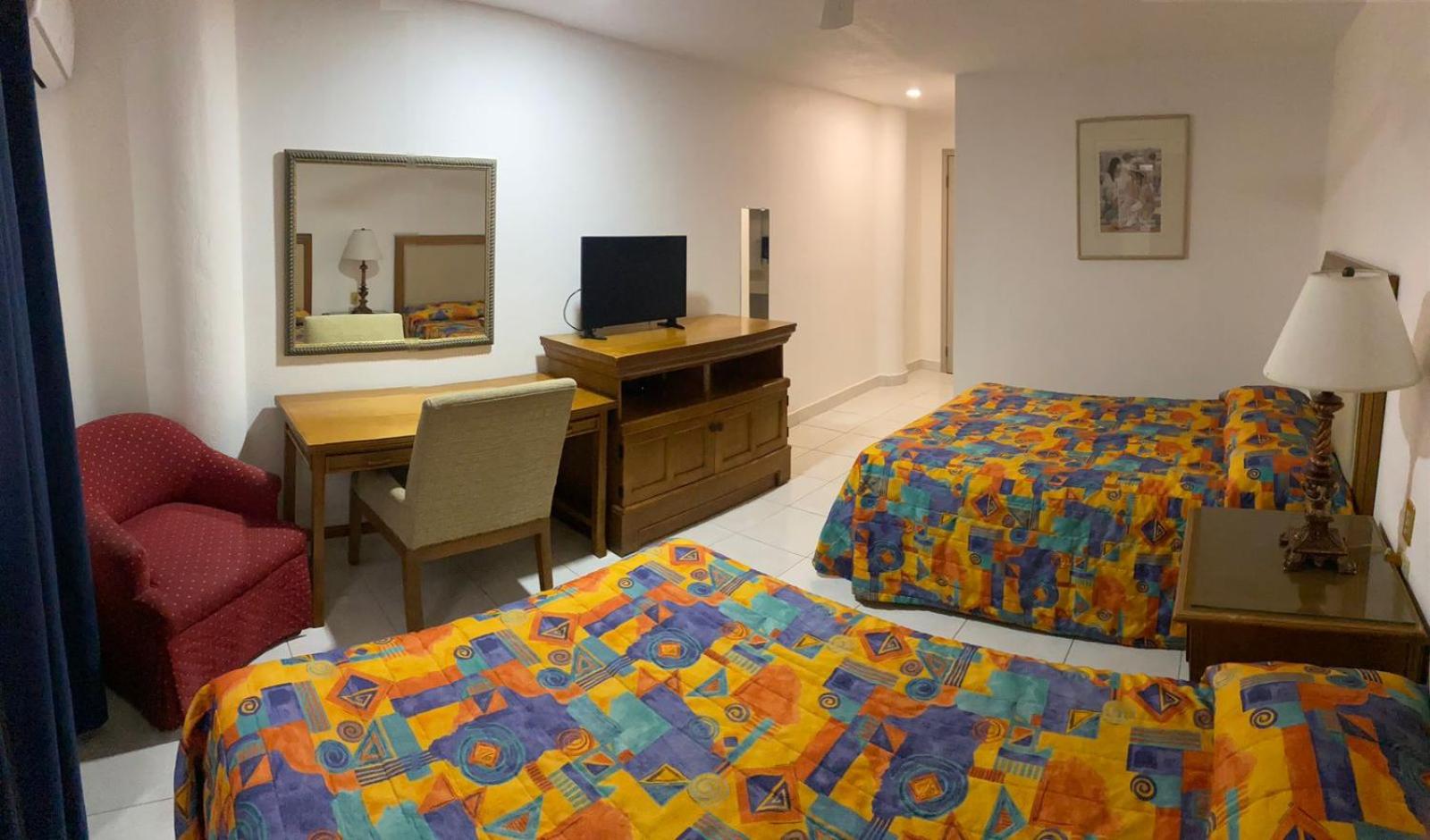 Double Room with Private Bathroom - Photo 4