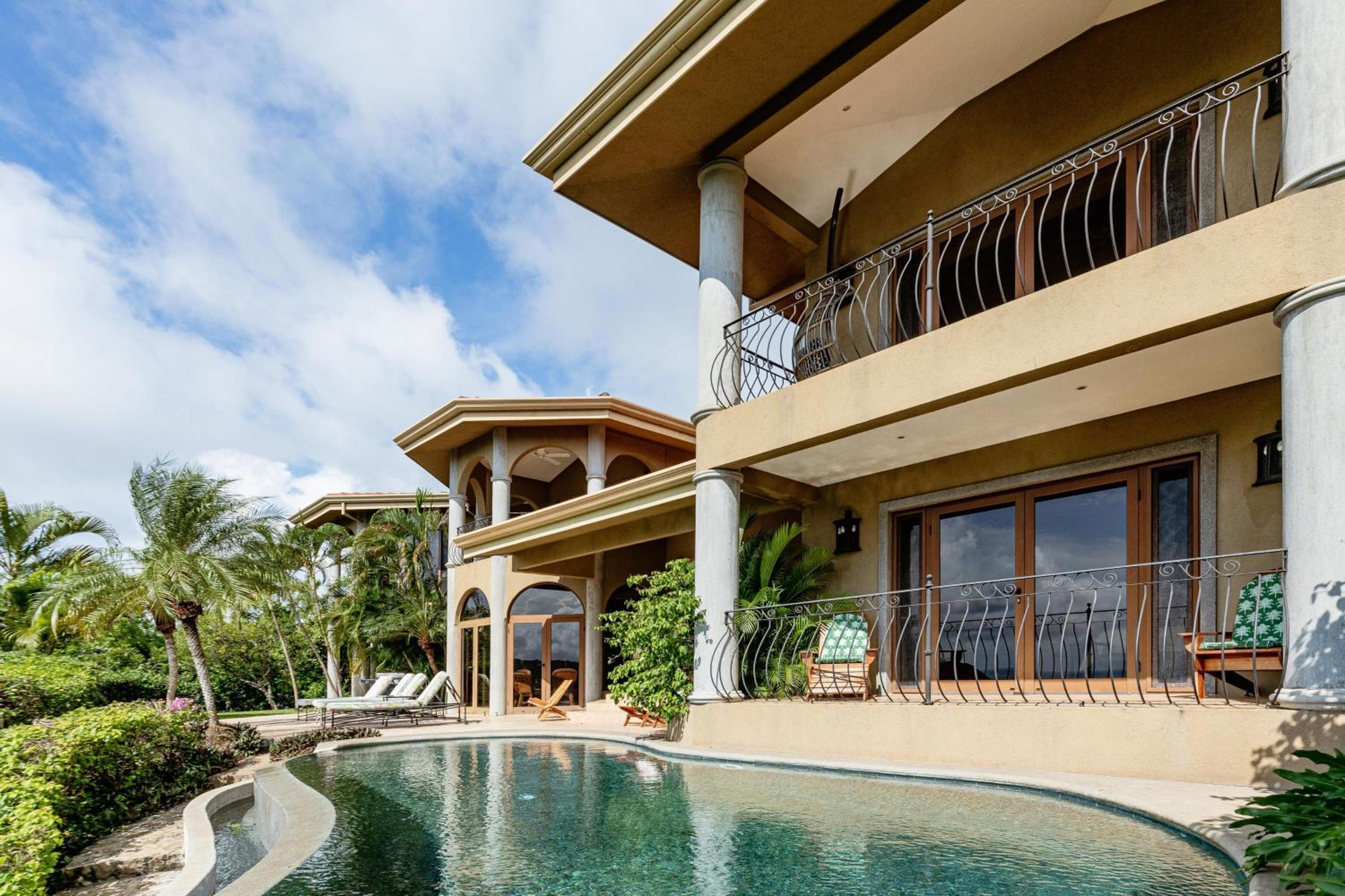 Deluxe Villa photo 2
