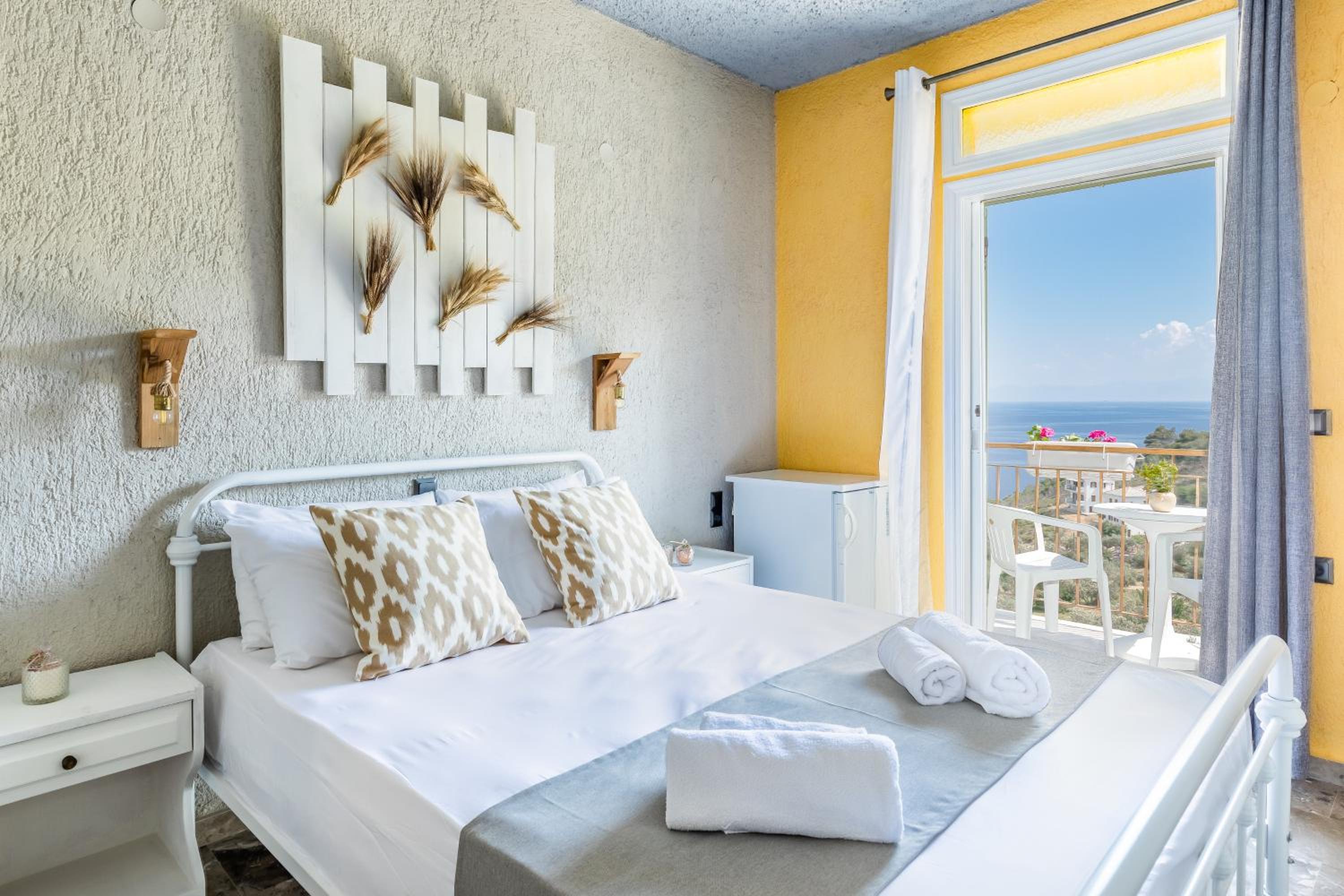 Double Room with Balcony and Sea View