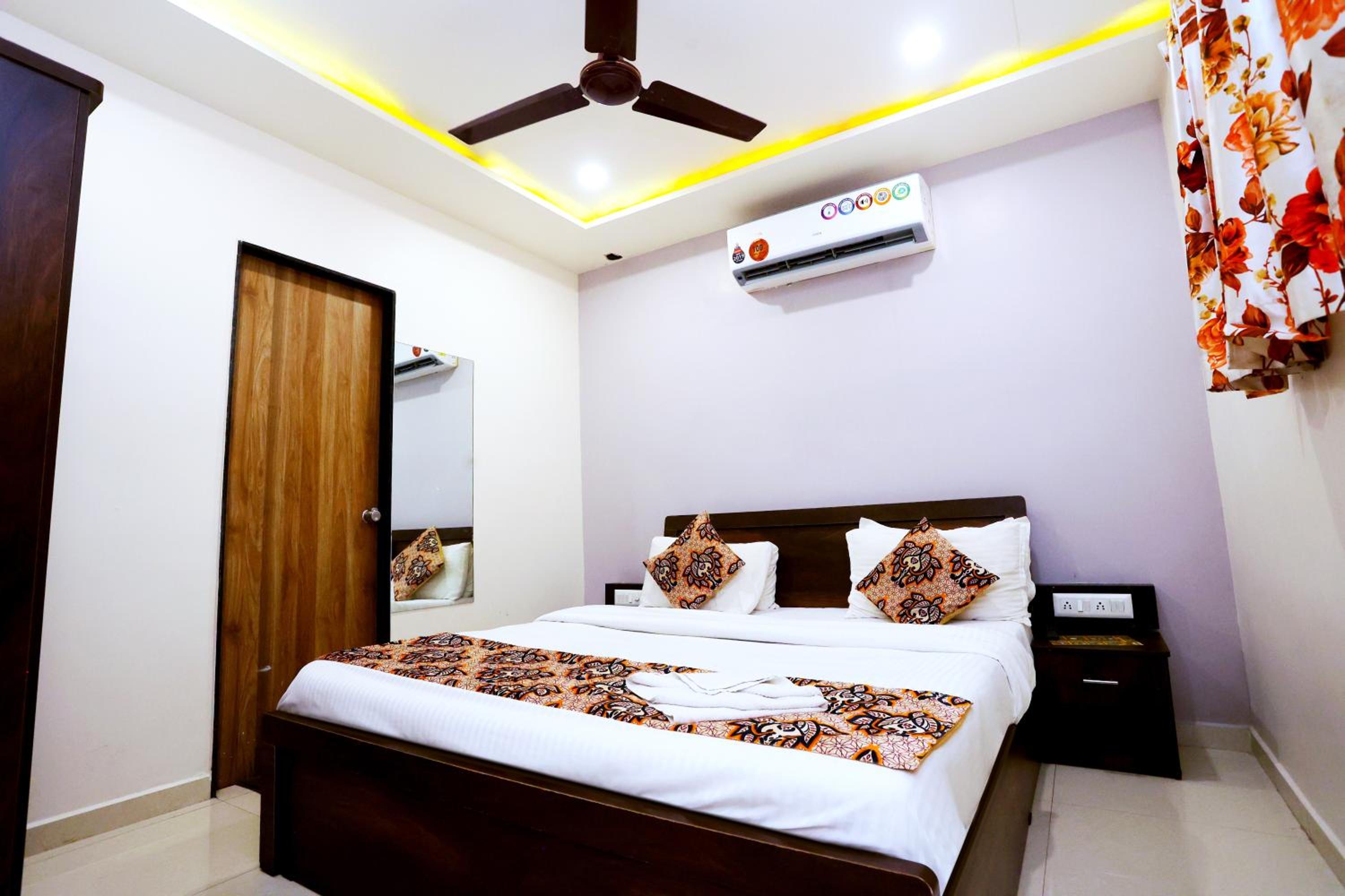 Deluxe Room - Photo 14