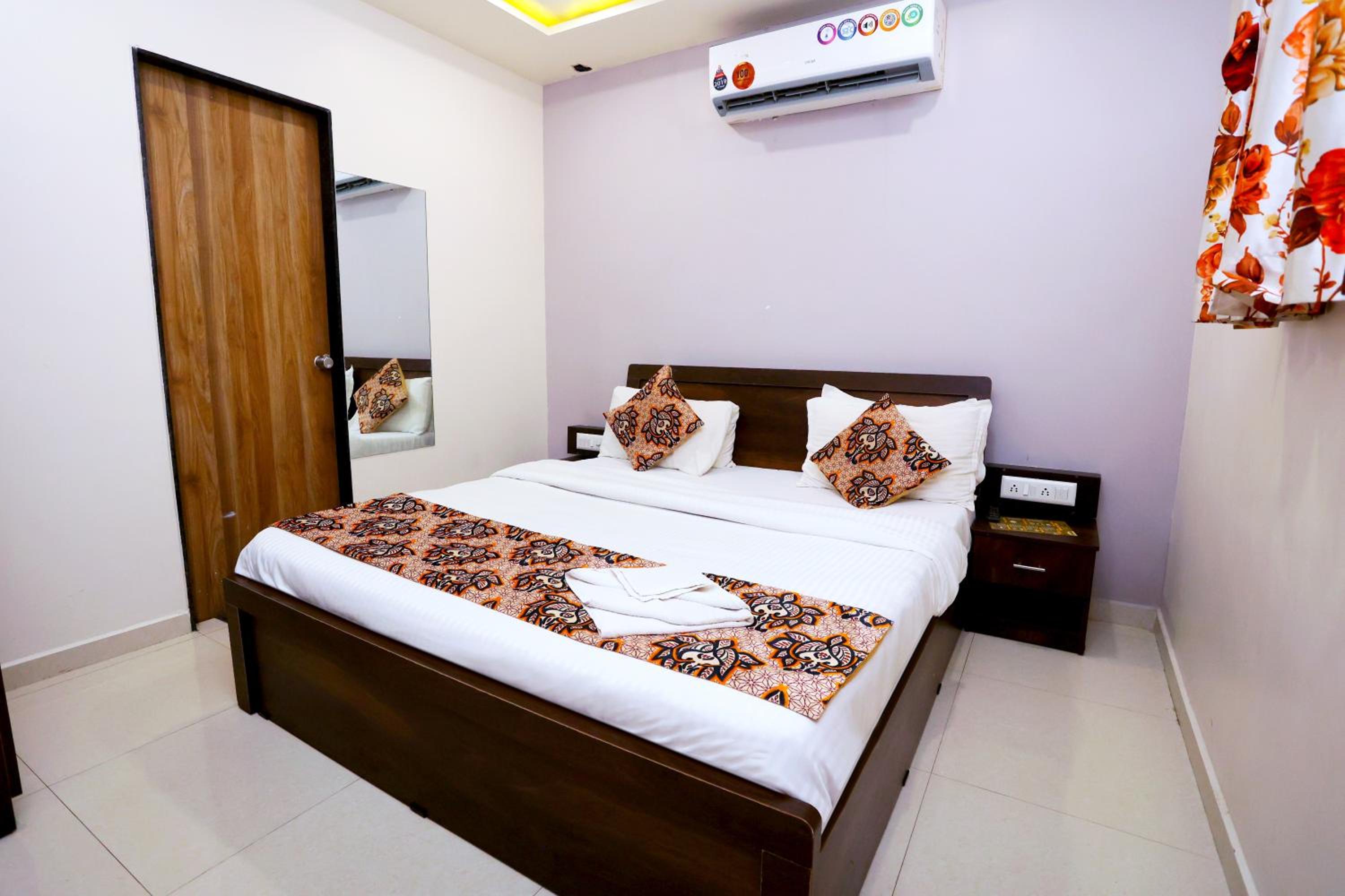 Deluxe Room - Photo 2