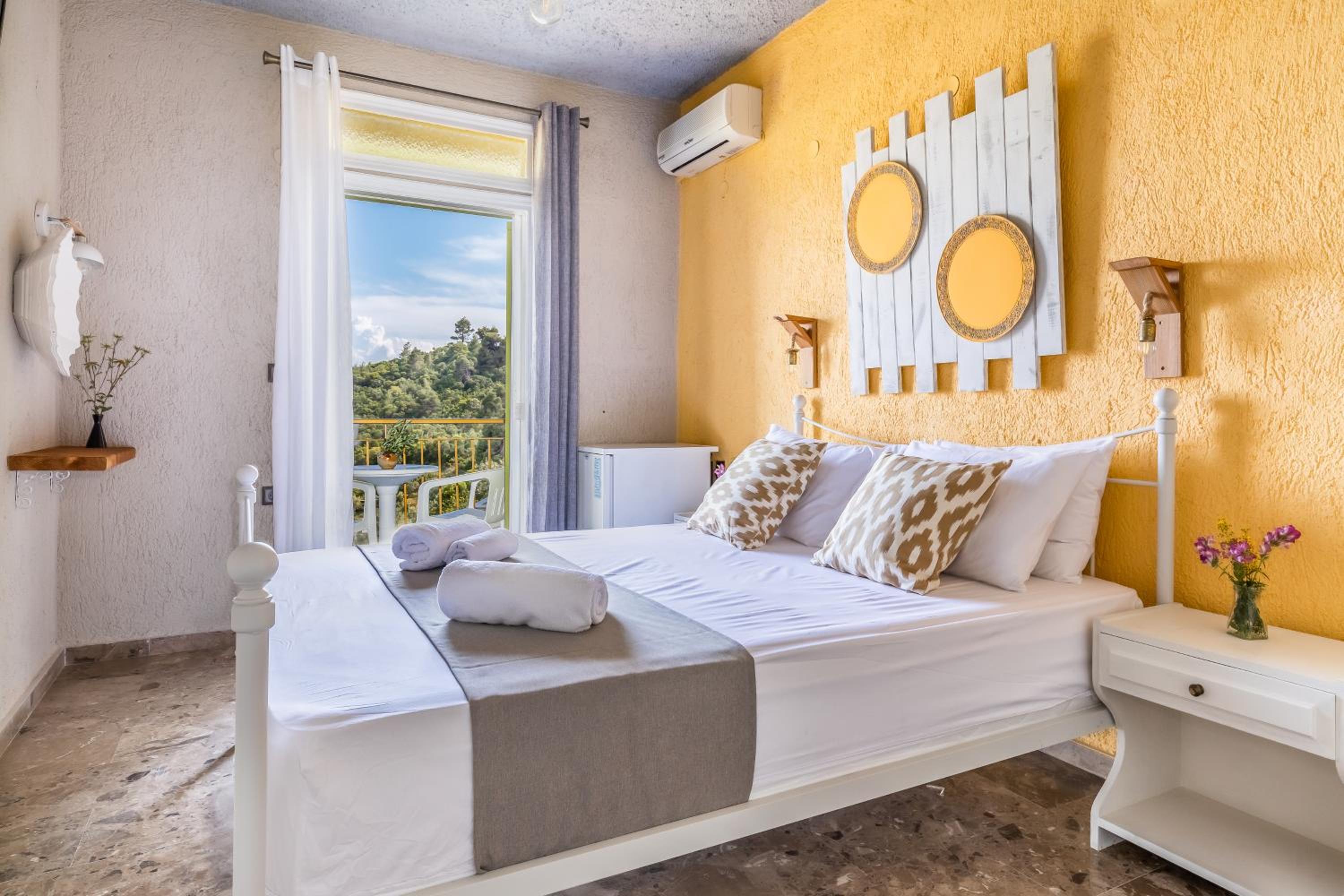 Double Room with Balcony and Sea View