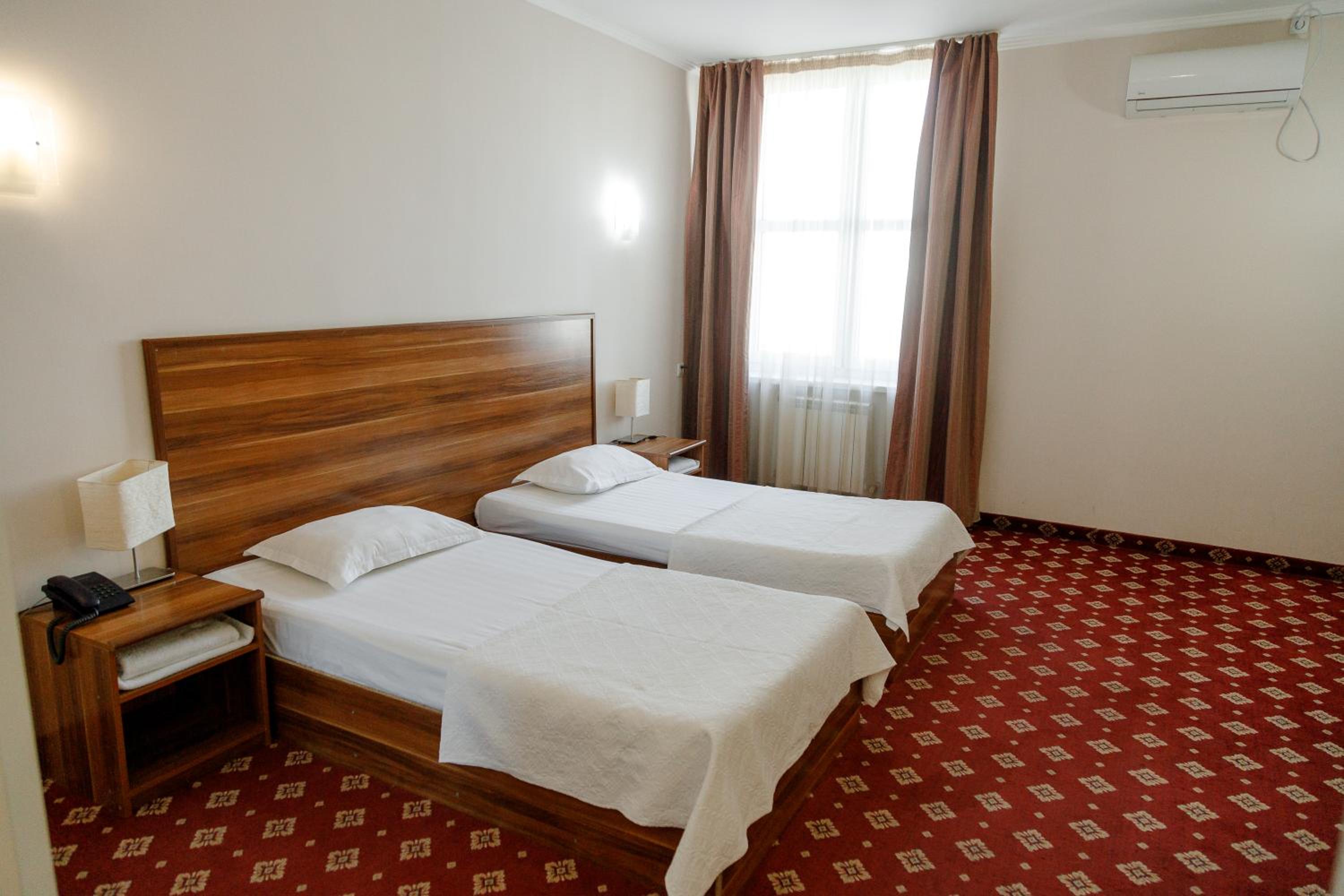 Economy Twin Room photo 2