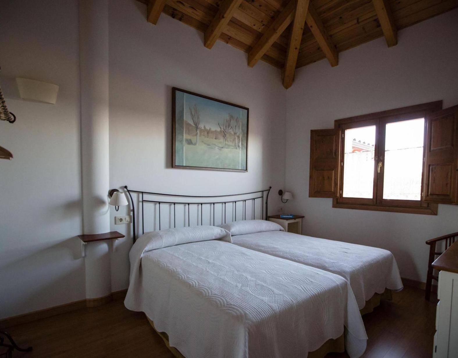 Six-Bedroom House photo 2