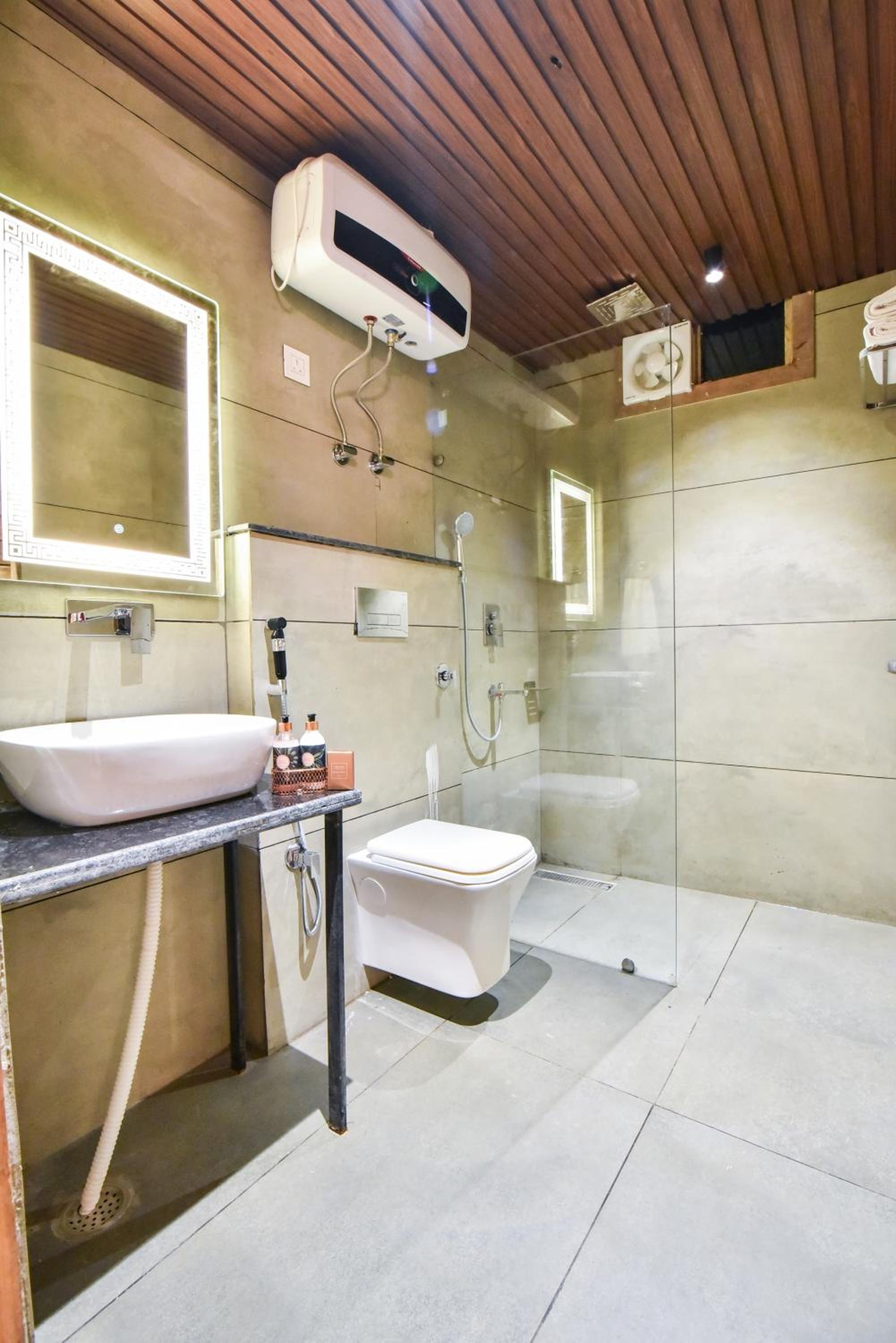 Deluxe Double Room With Balcony photo 2