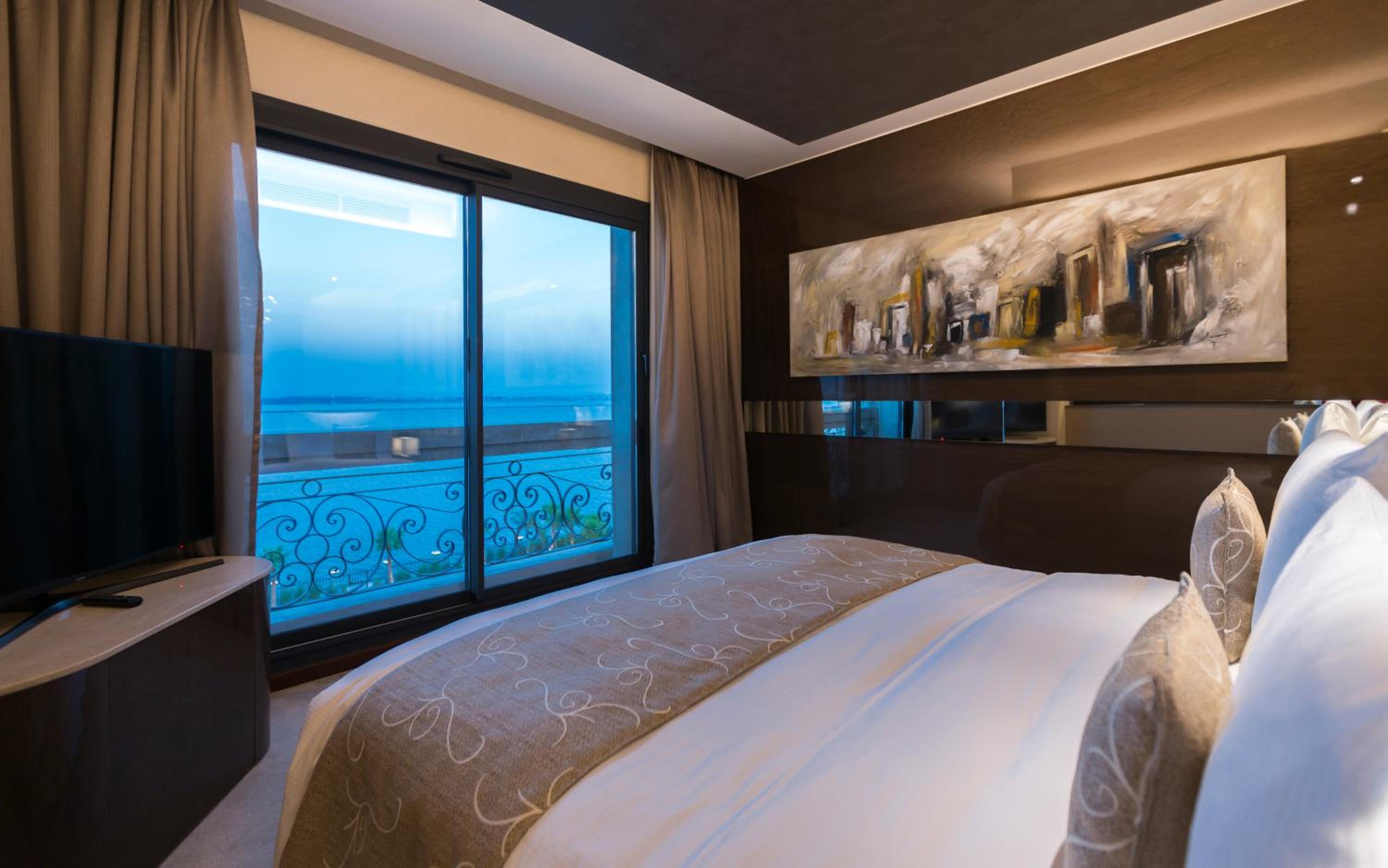 Presidential Suite with Lake View
