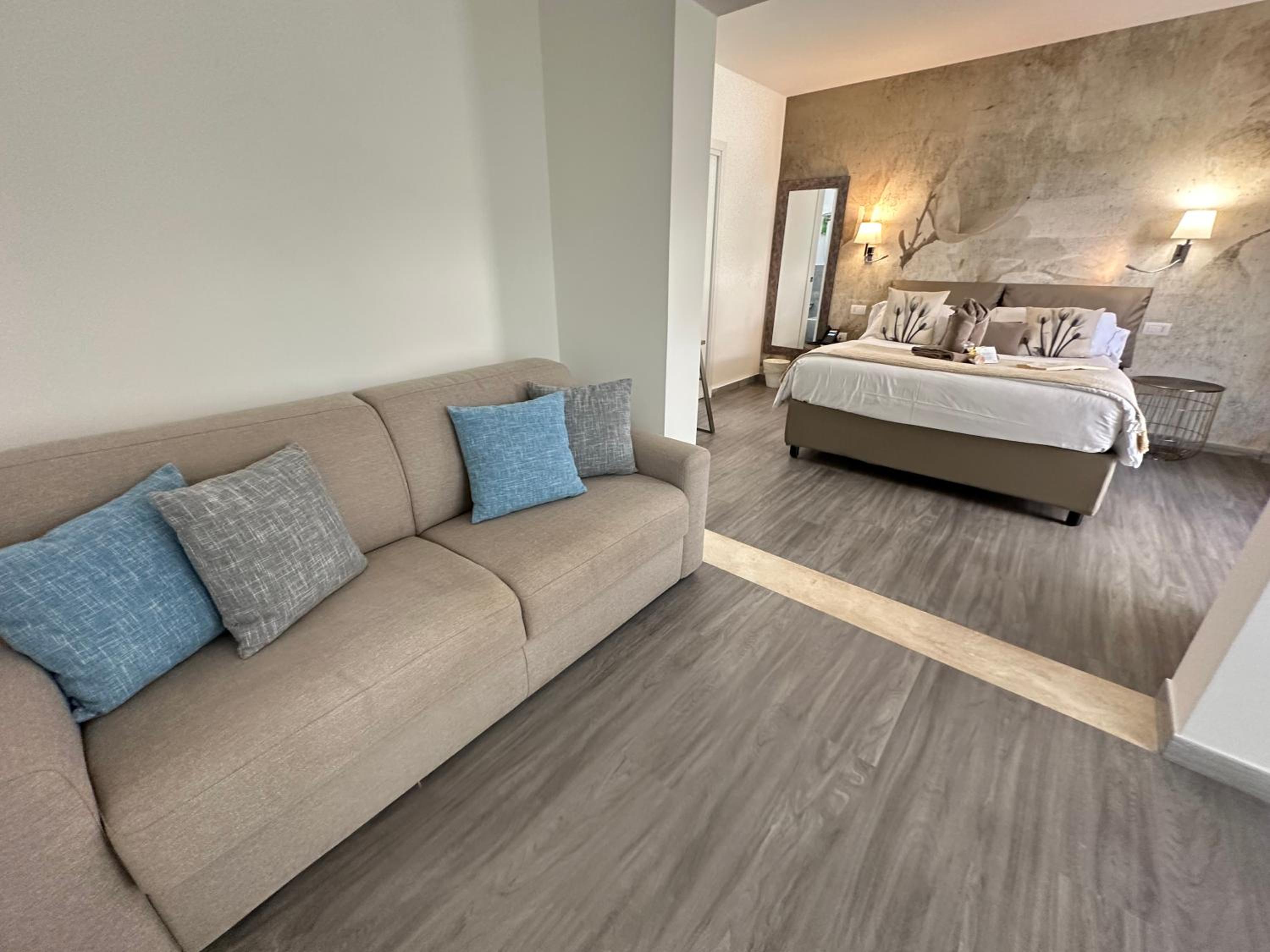 Deluxe Junior Suite photo 2