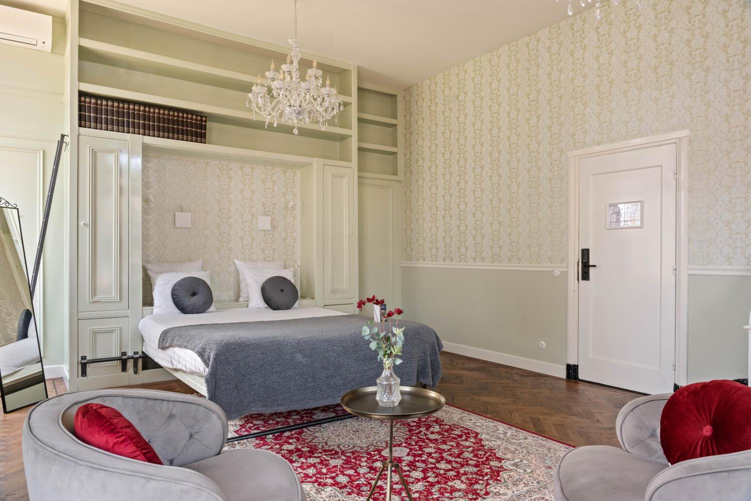Deluxe King Suite