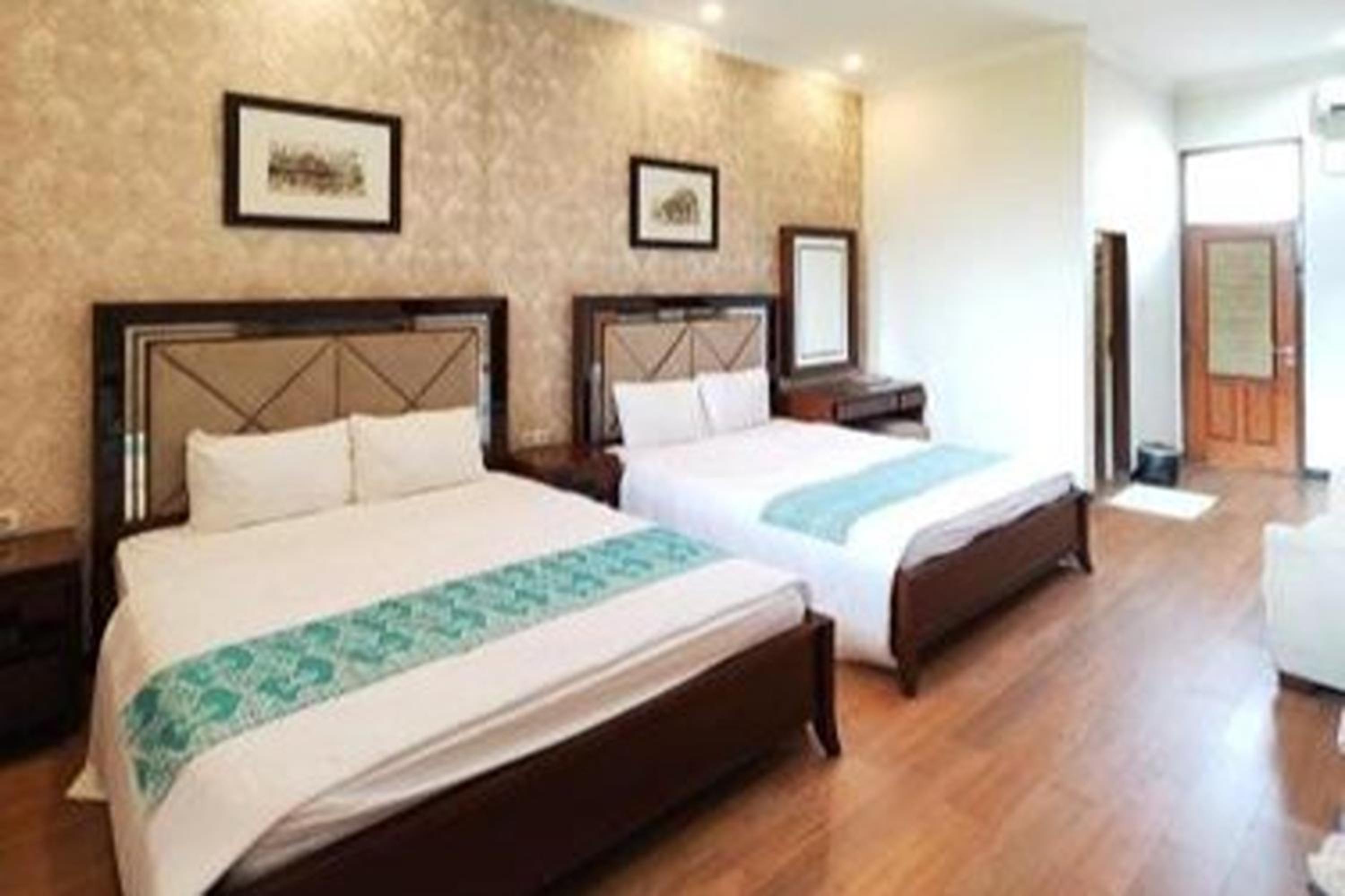 Double Room with Balcony - Photo 6